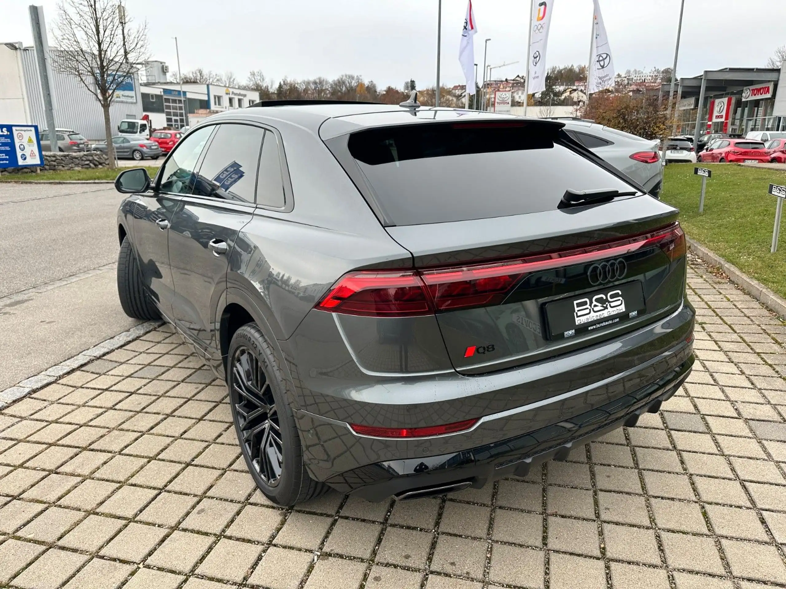 Audi - Q8