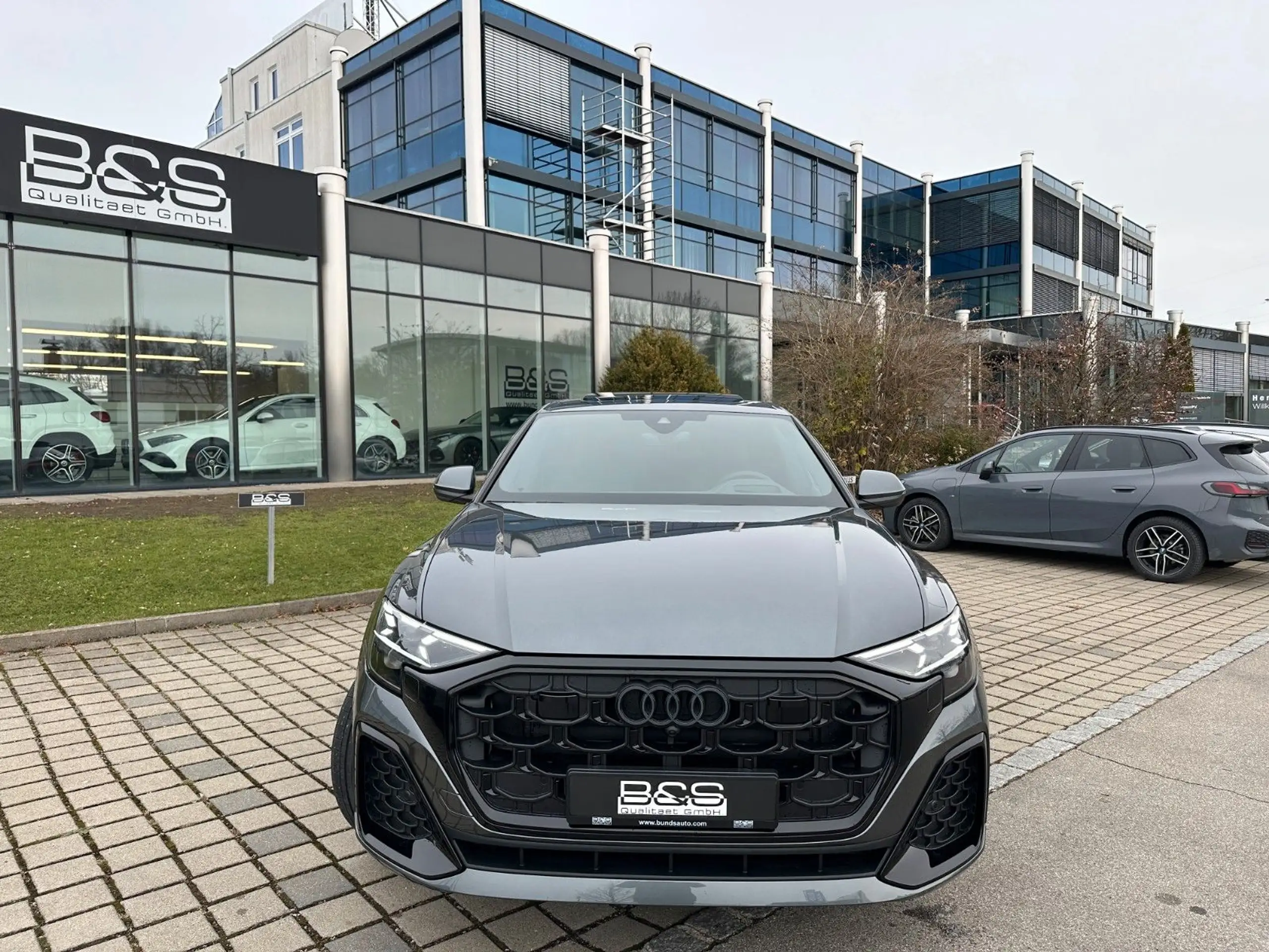 Audi - Q8