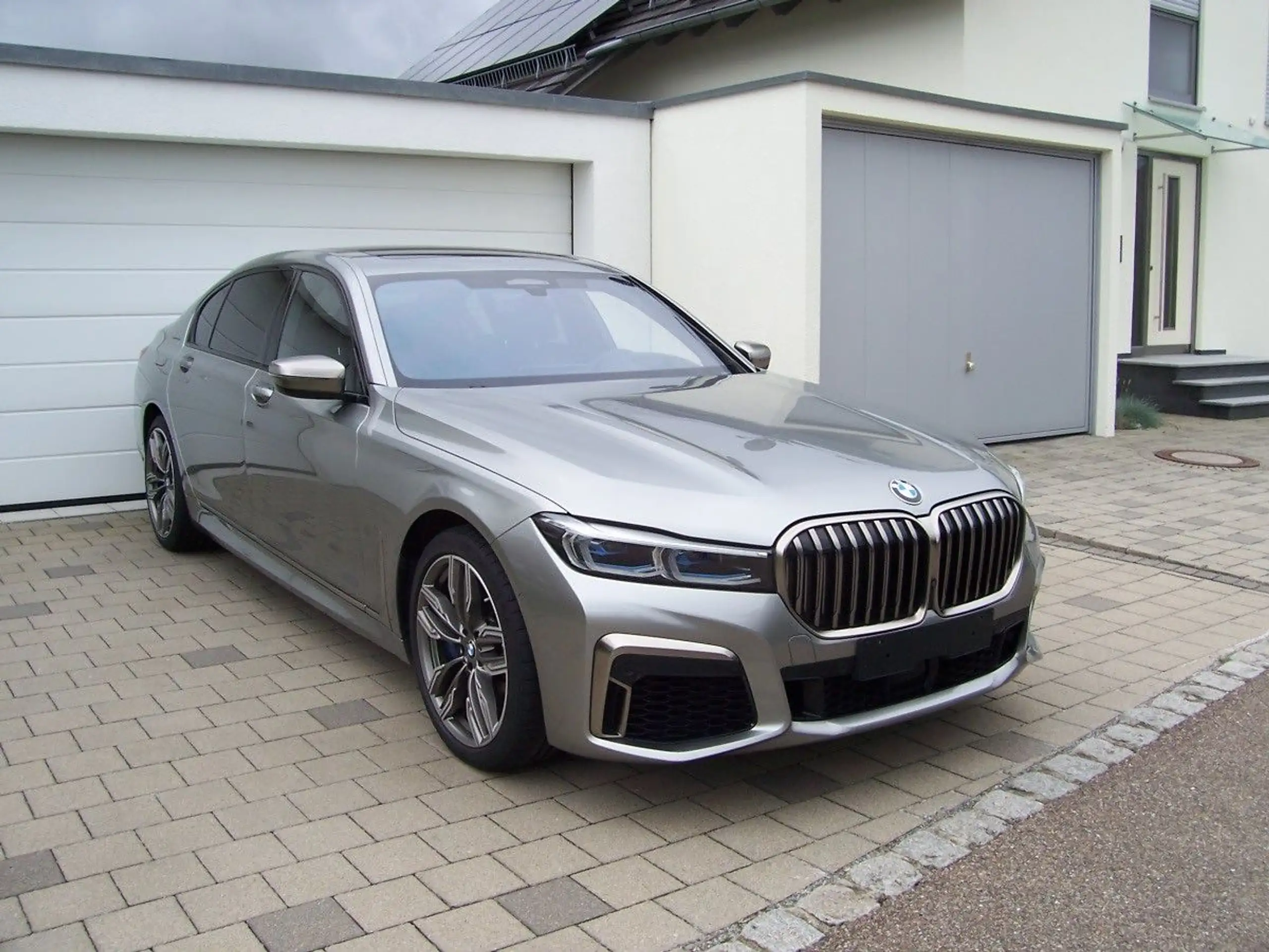 BMW - 760