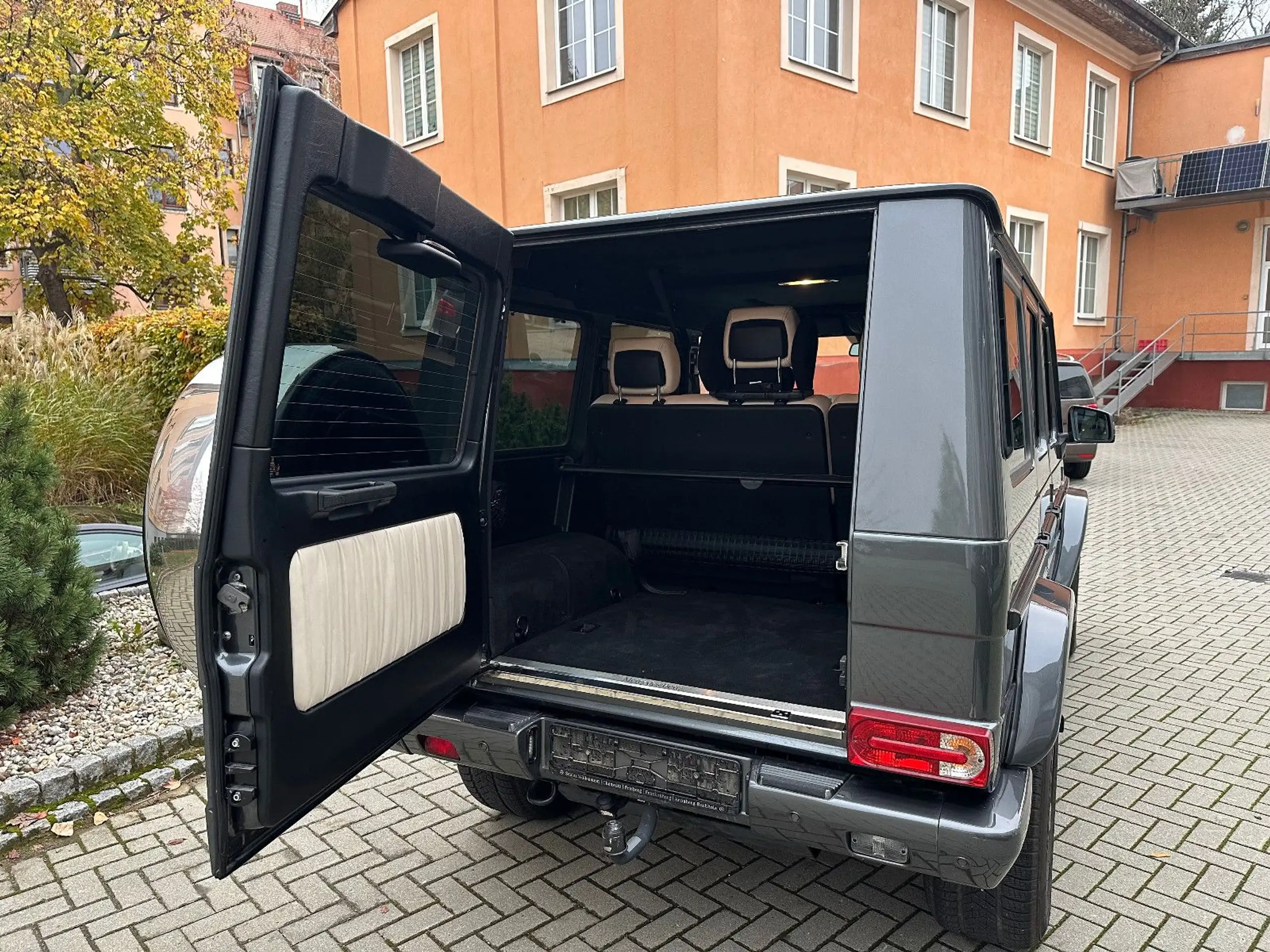 Mercedes-Benz - G 500