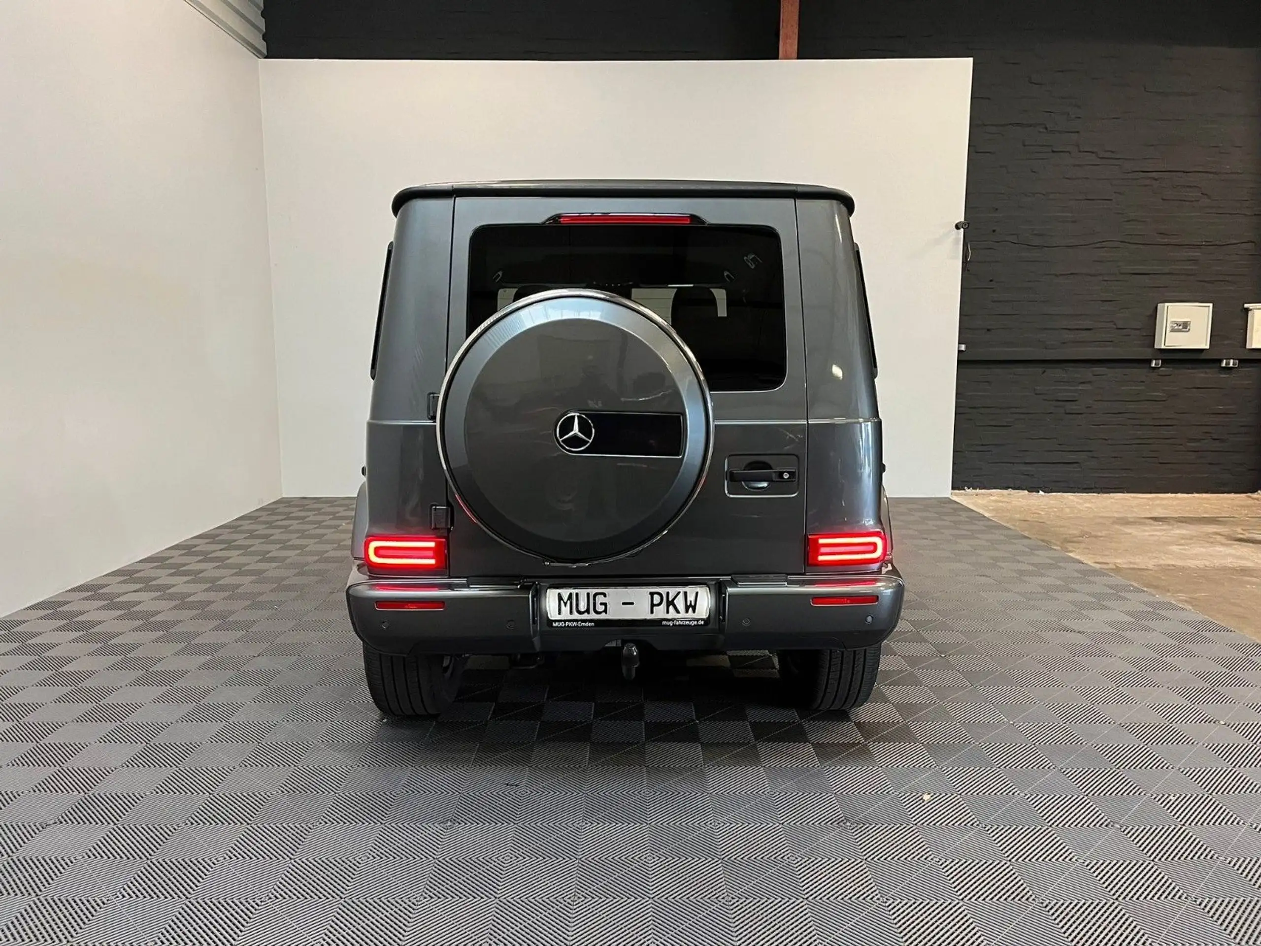 Mercedes-Benz - G 500