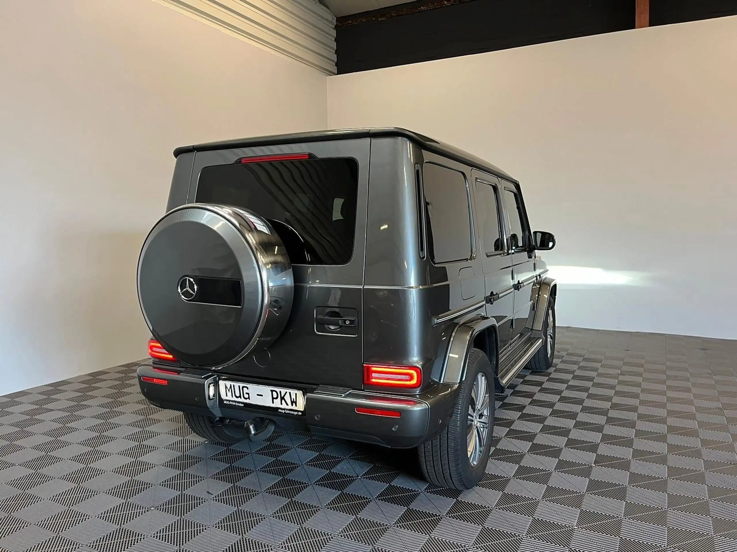 Mercedes-Benz - G 500