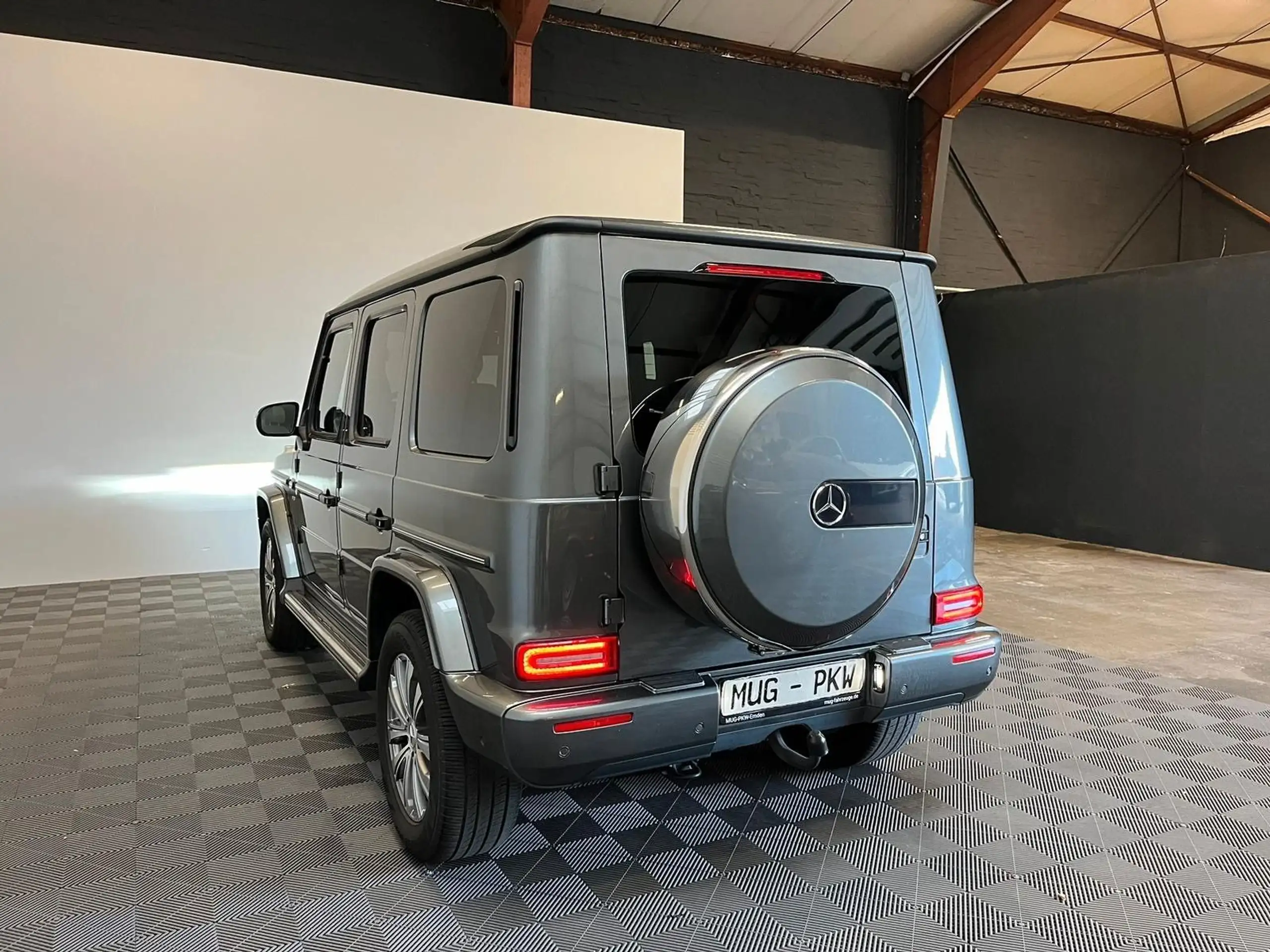 Mercedes-Benz - G 500