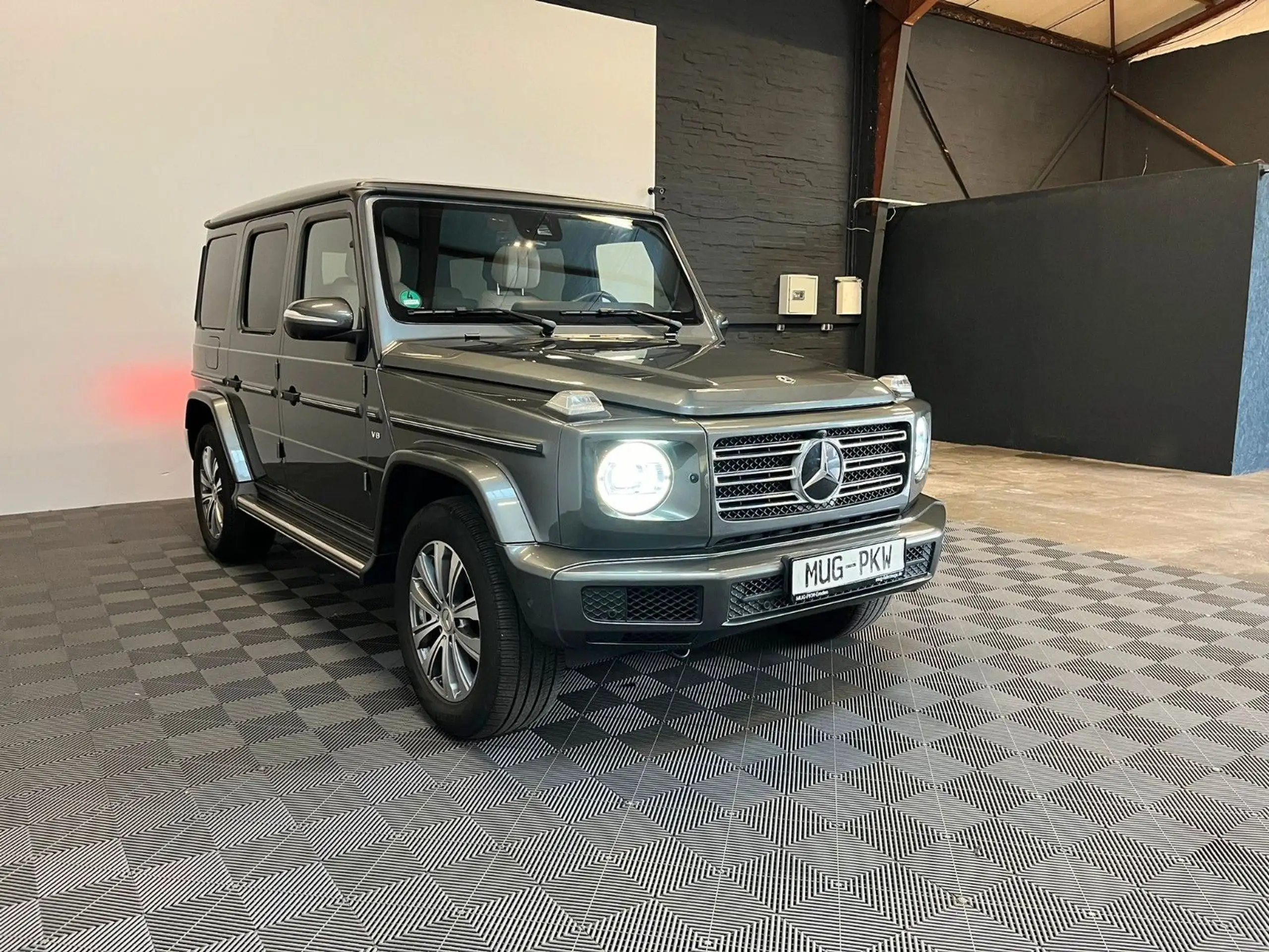 Mercedes-Benz - G 500