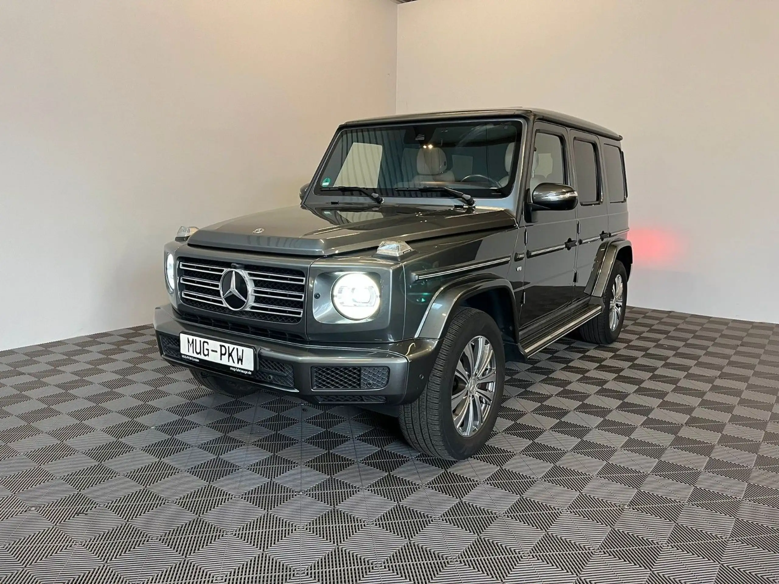 Mercedes-Benz - G 500