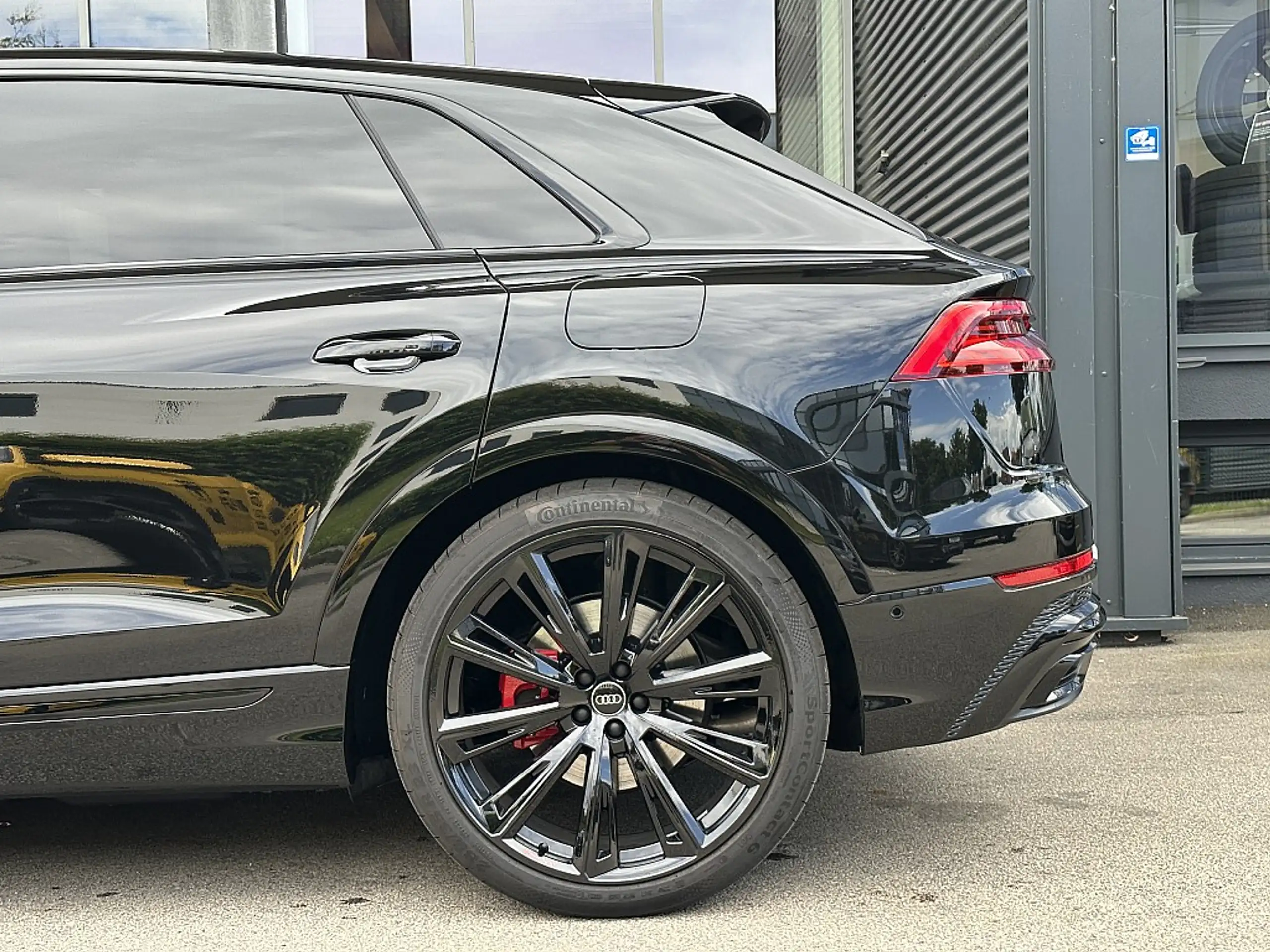 Audi - Q8