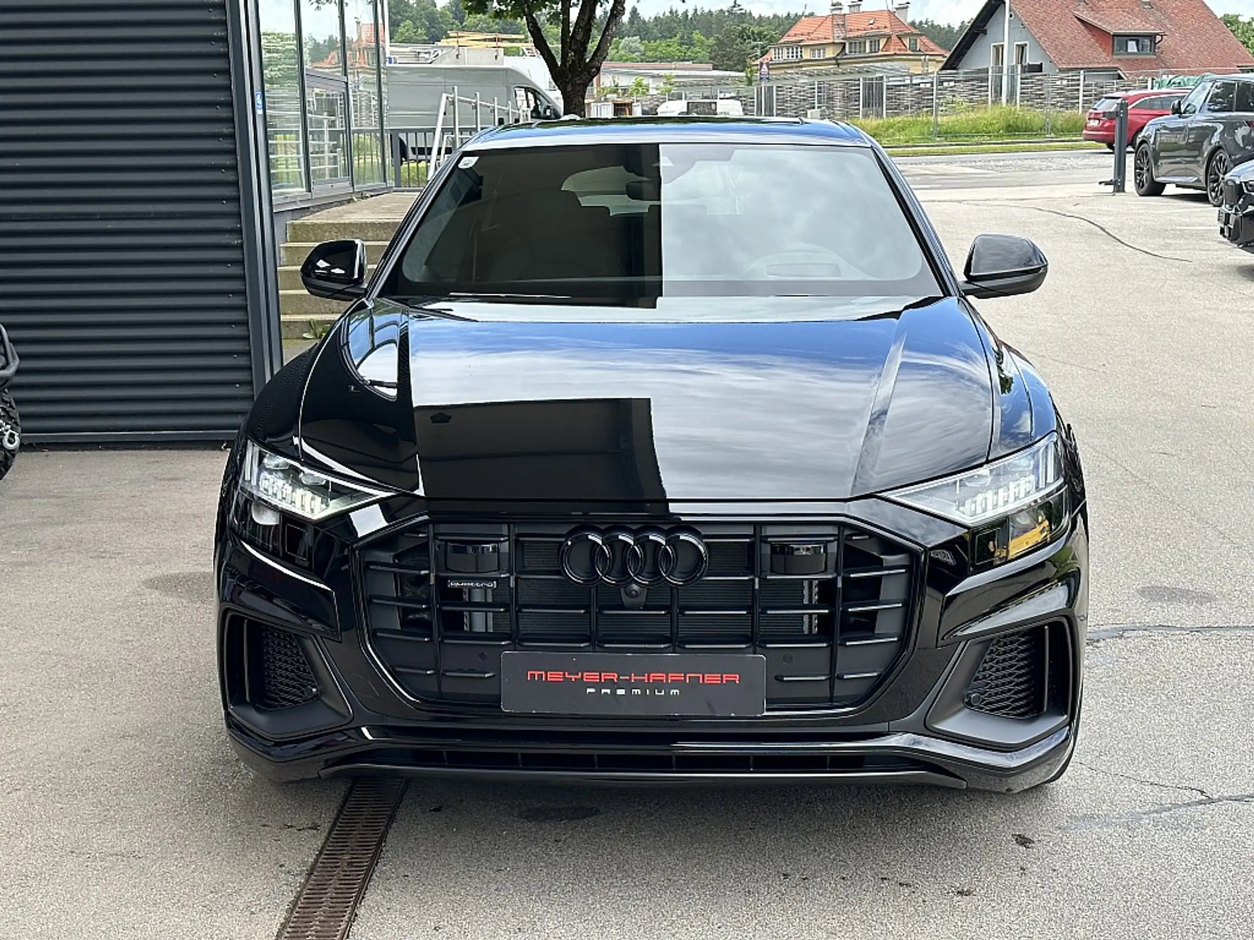 Audi - Q8