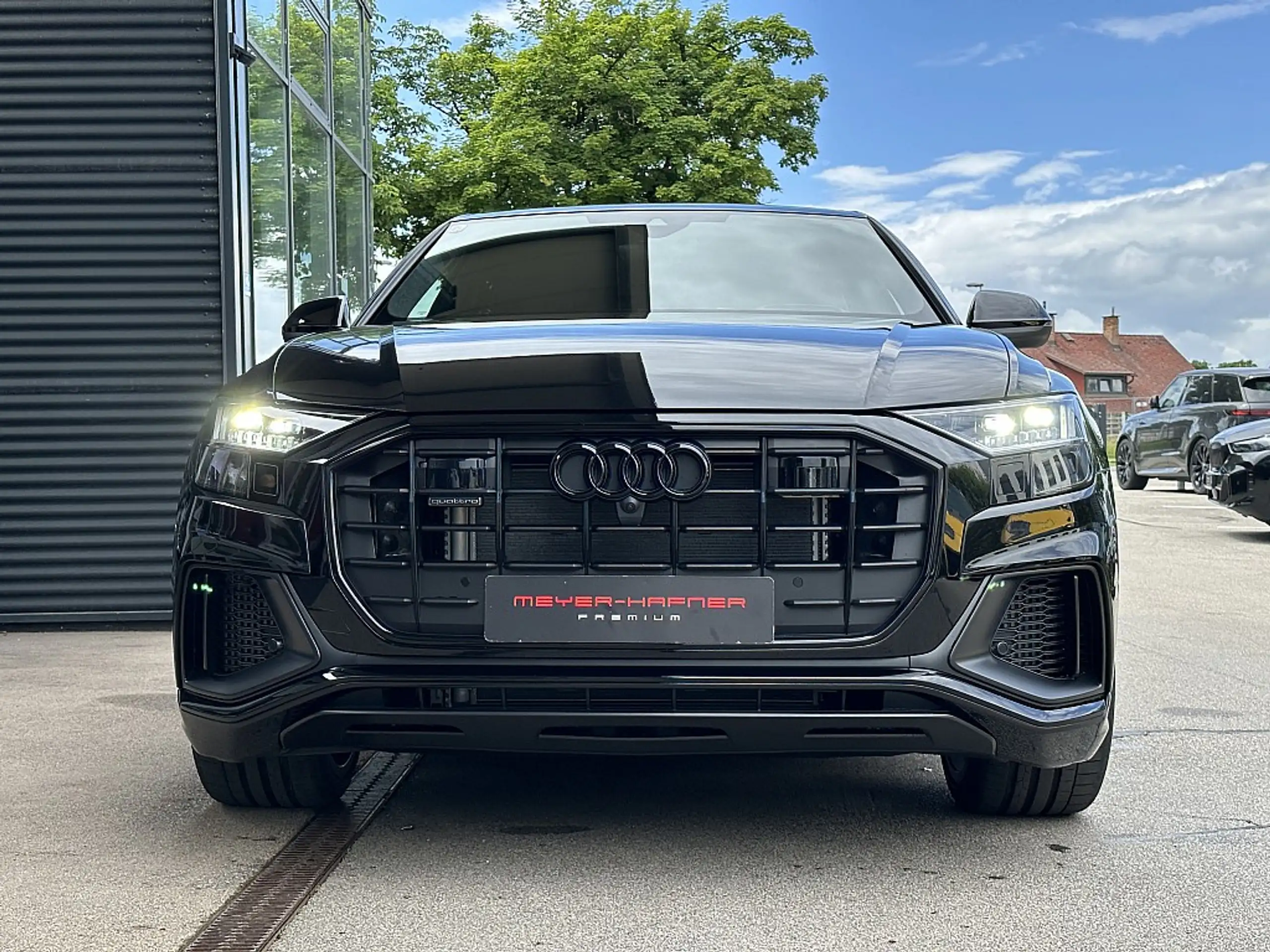 Audi - Q8