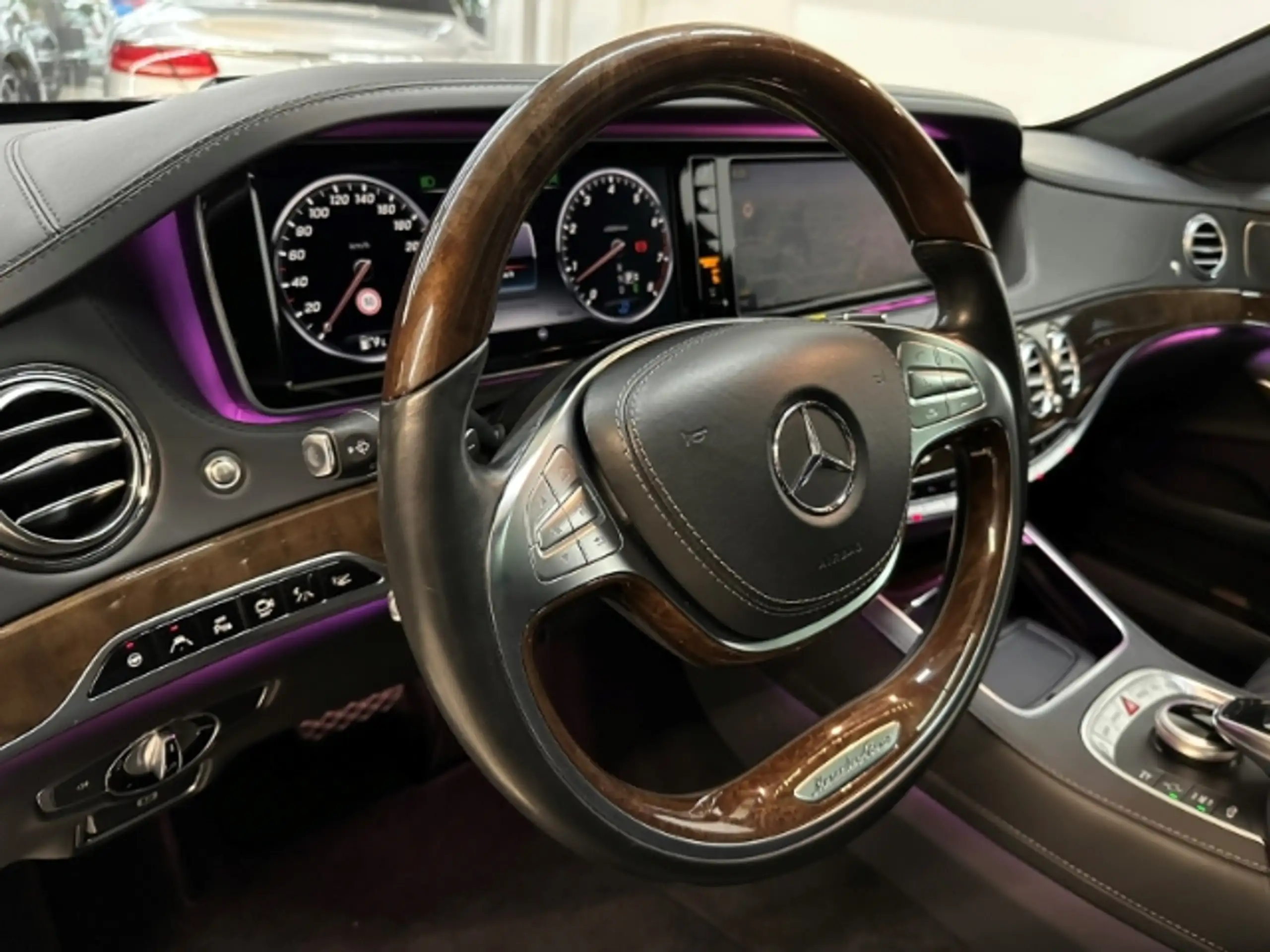 Mercedes-Benz - S 600