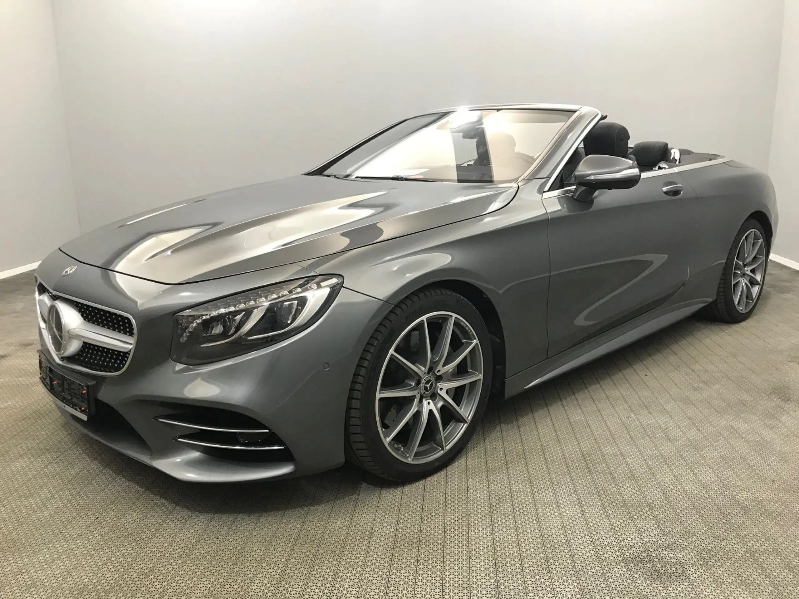 Mercedes-Benz - S 560