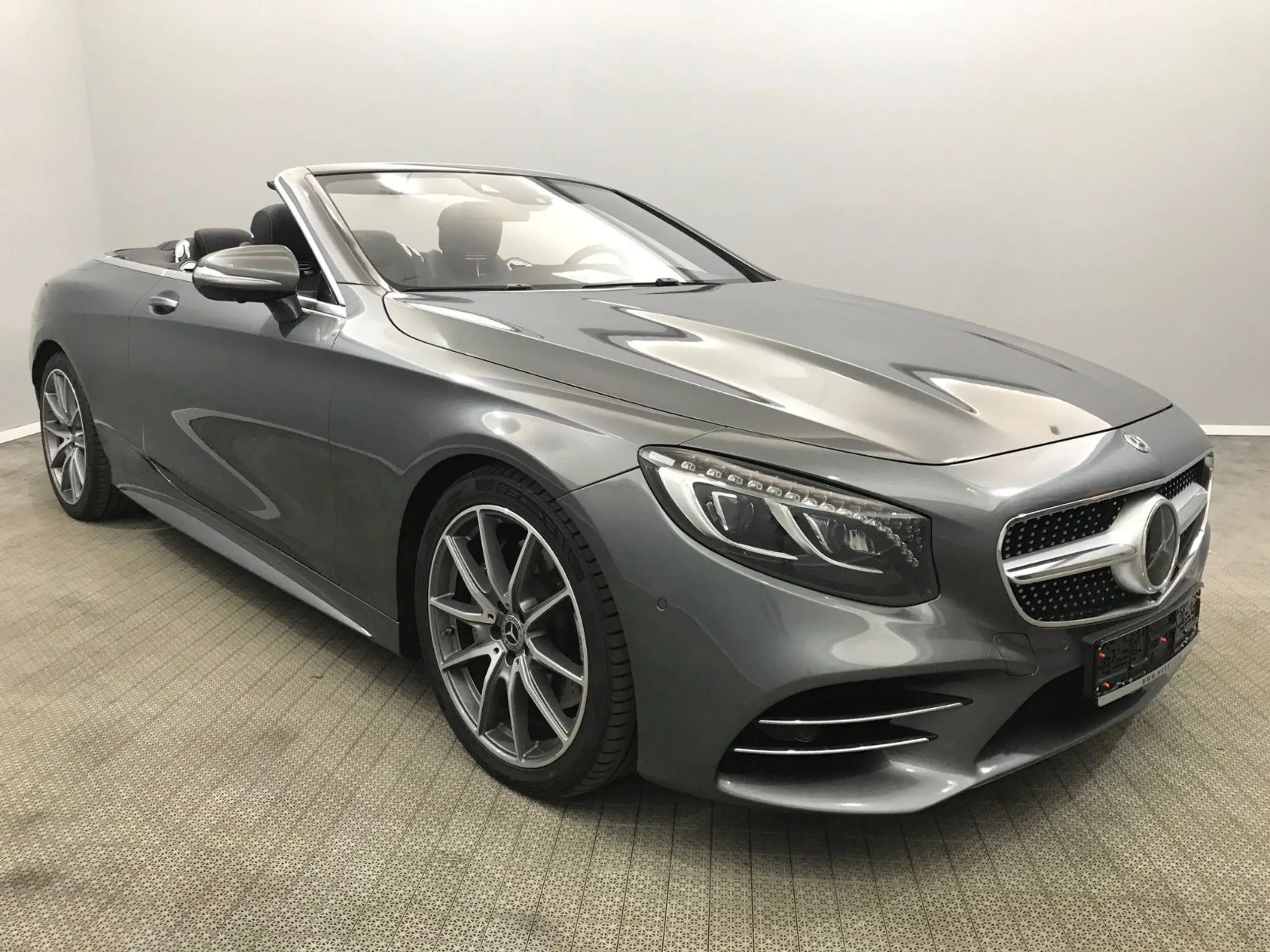 Mercedes-Benz - S 560