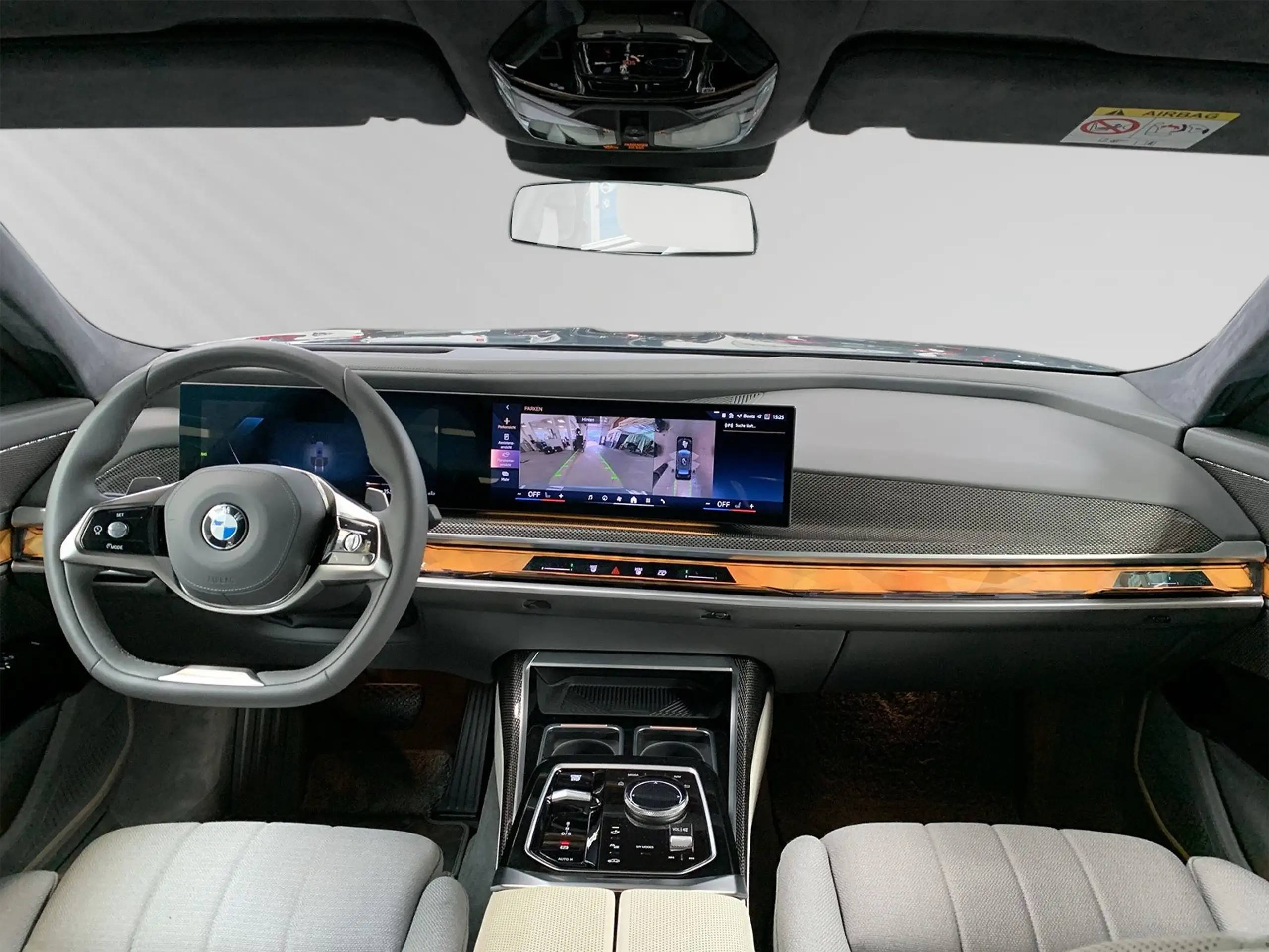 BMW - 740