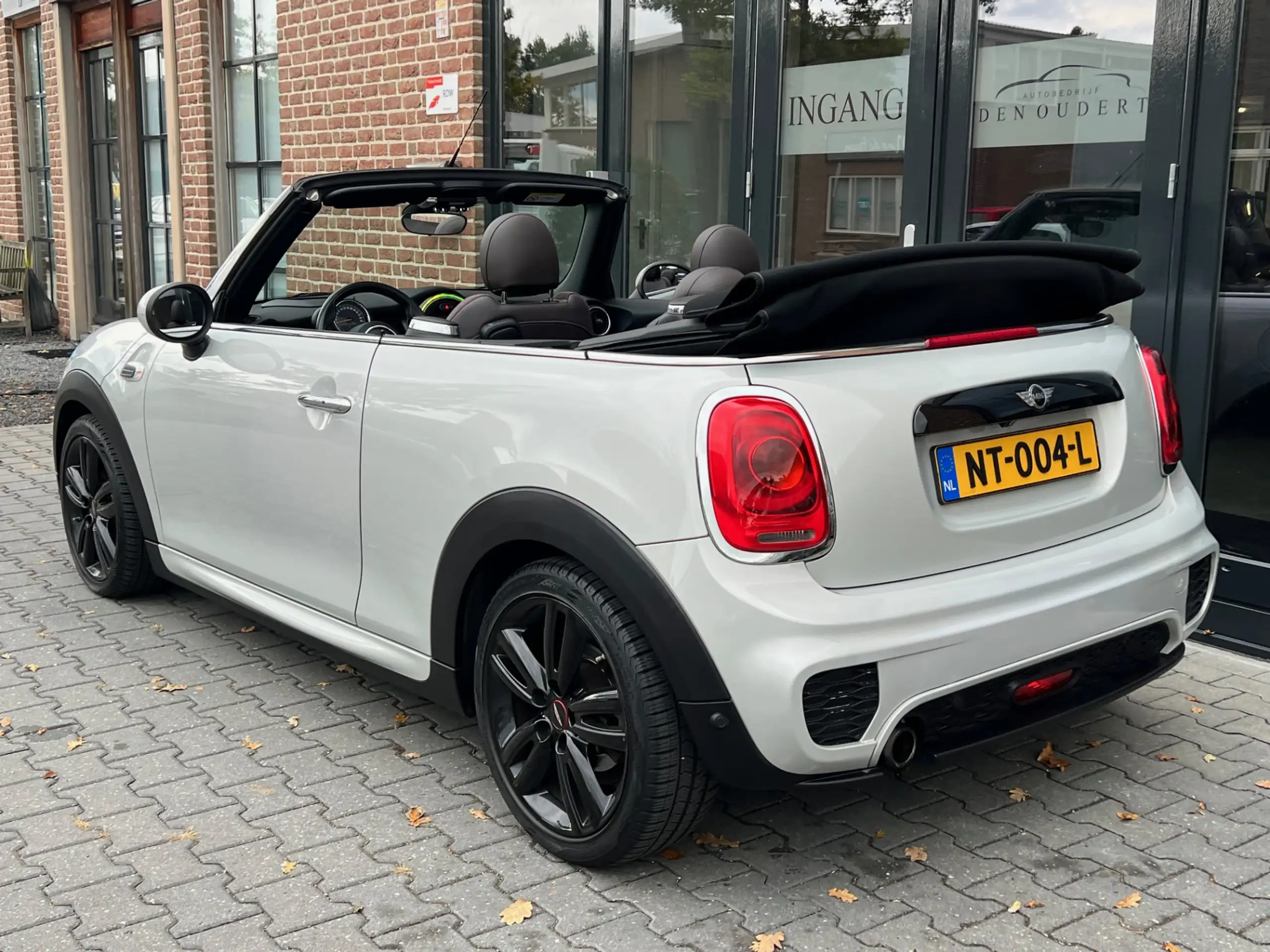 MINI - John Cooper Works Cabrio