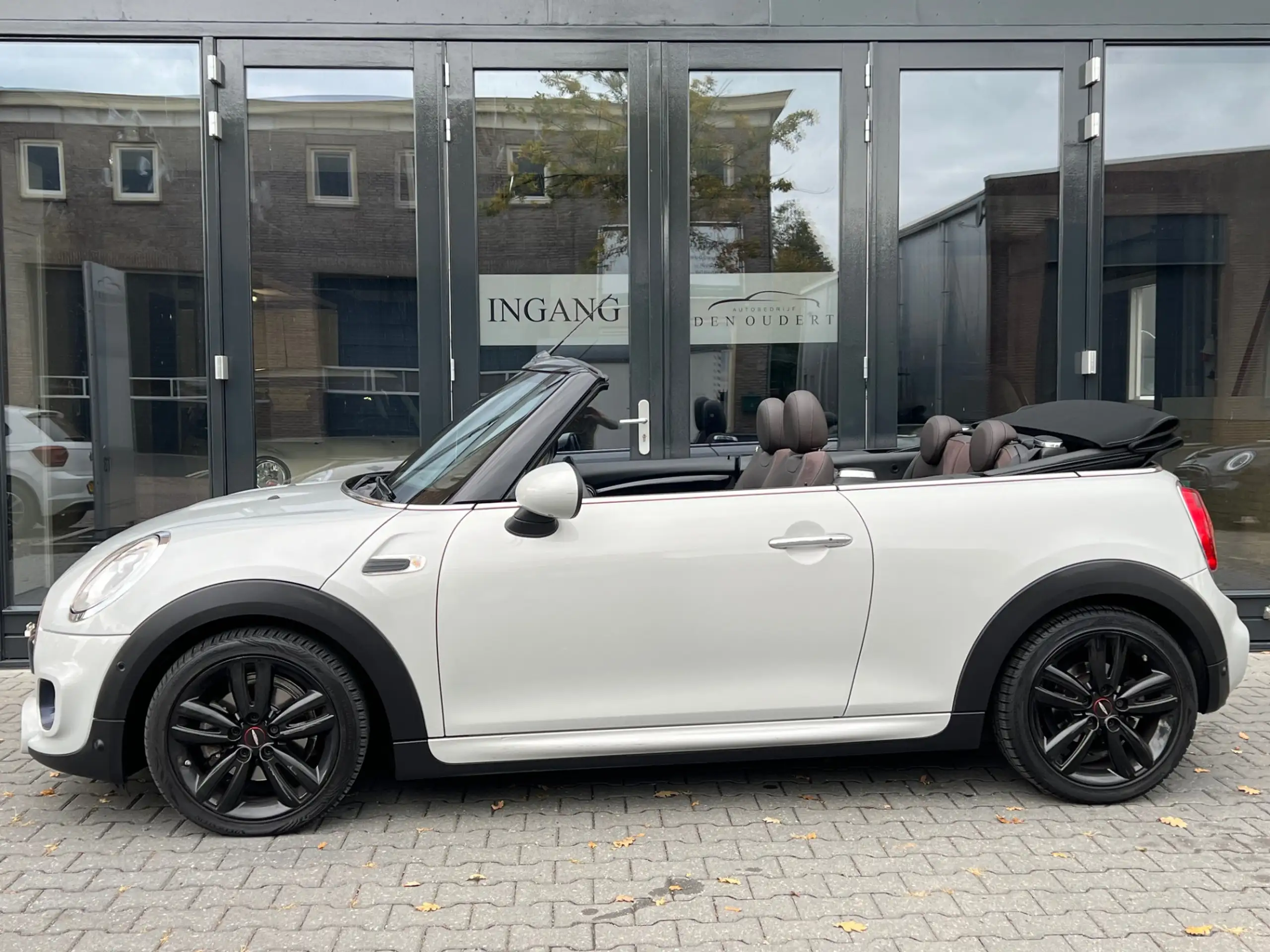 MINI - John Cooper Works Cabrio