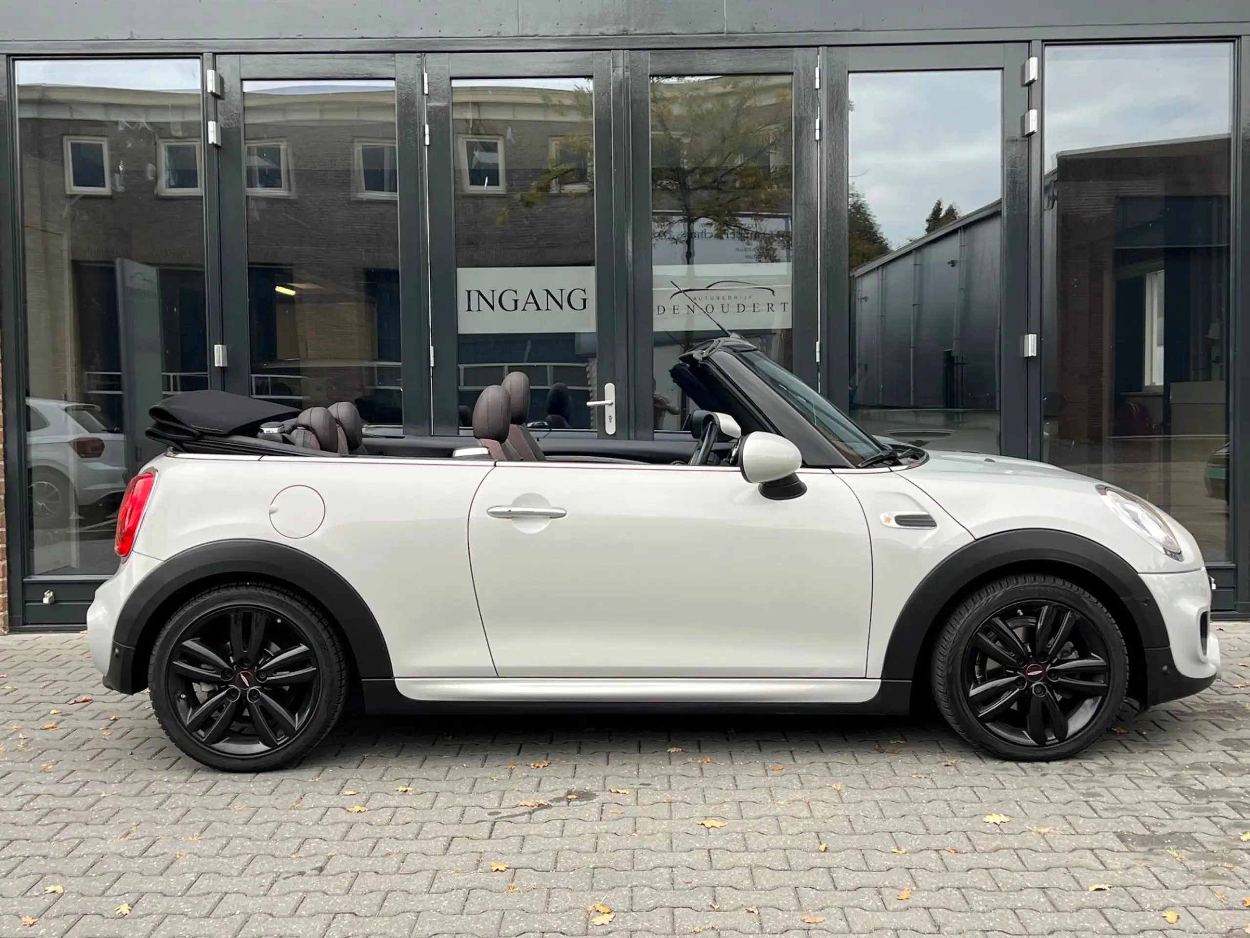 MINI - John Cooper Works Cabrio