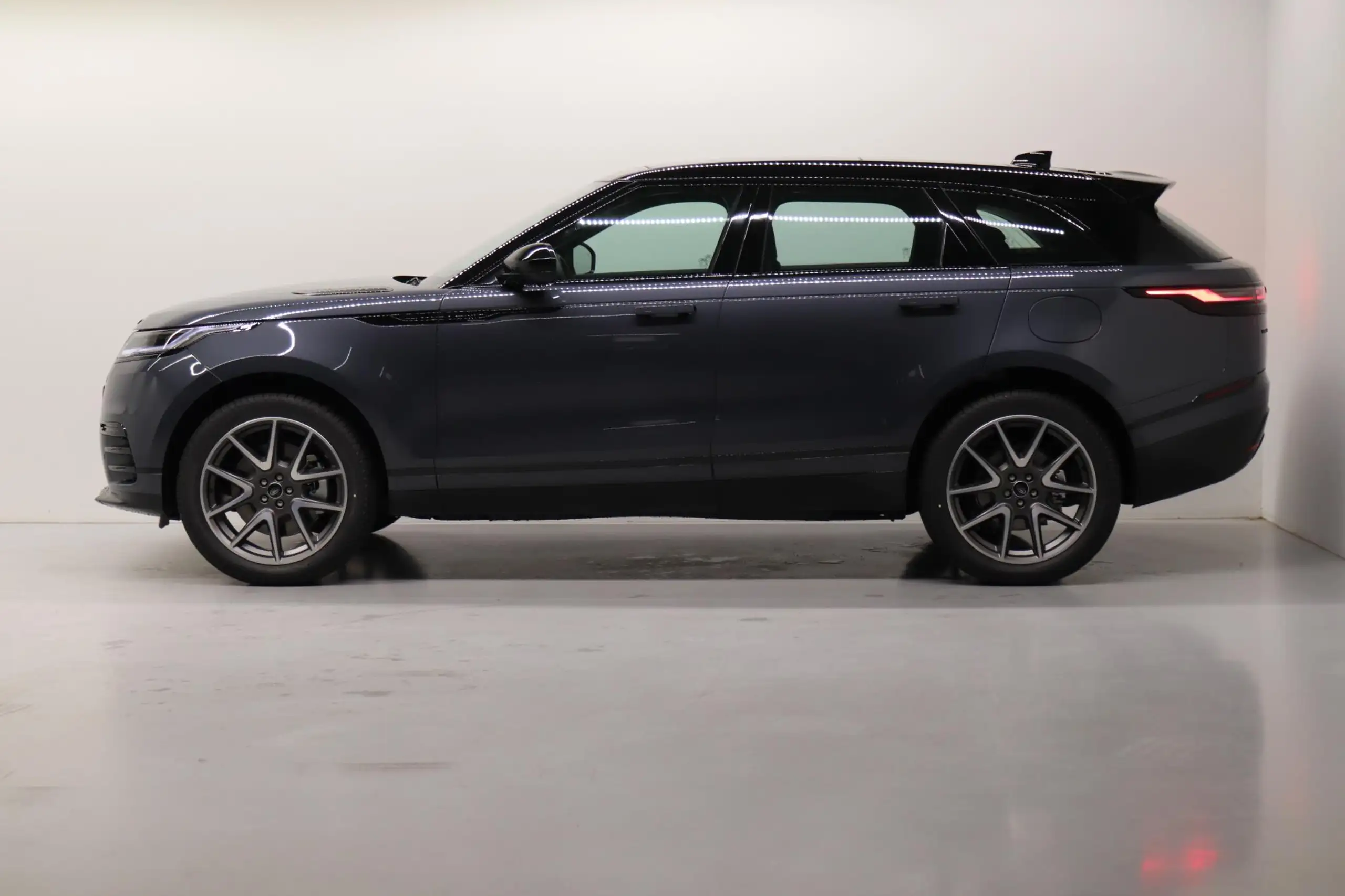 Land Rover - Range Rover Velar