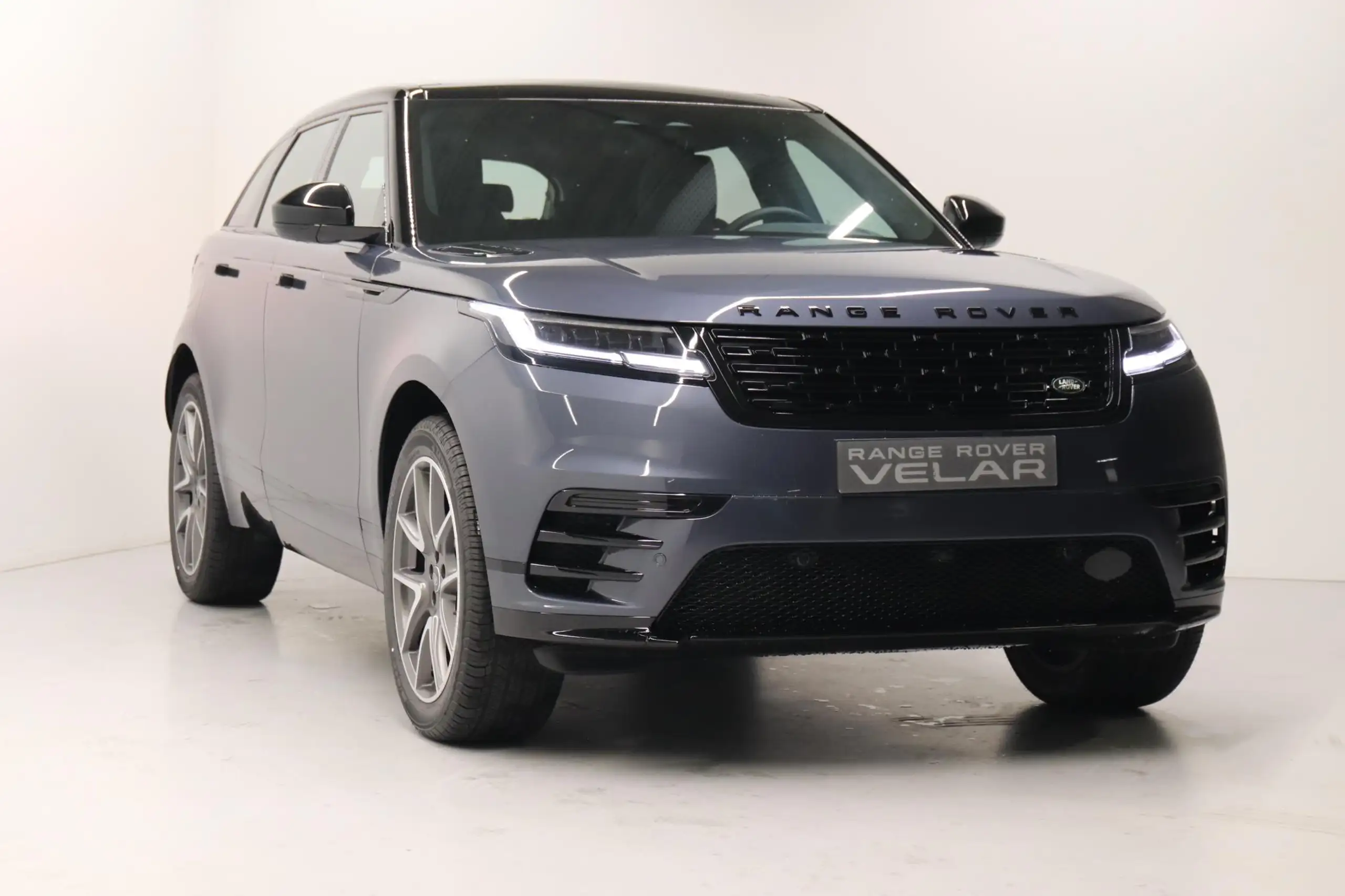 Land Rover - Range Rover Velar