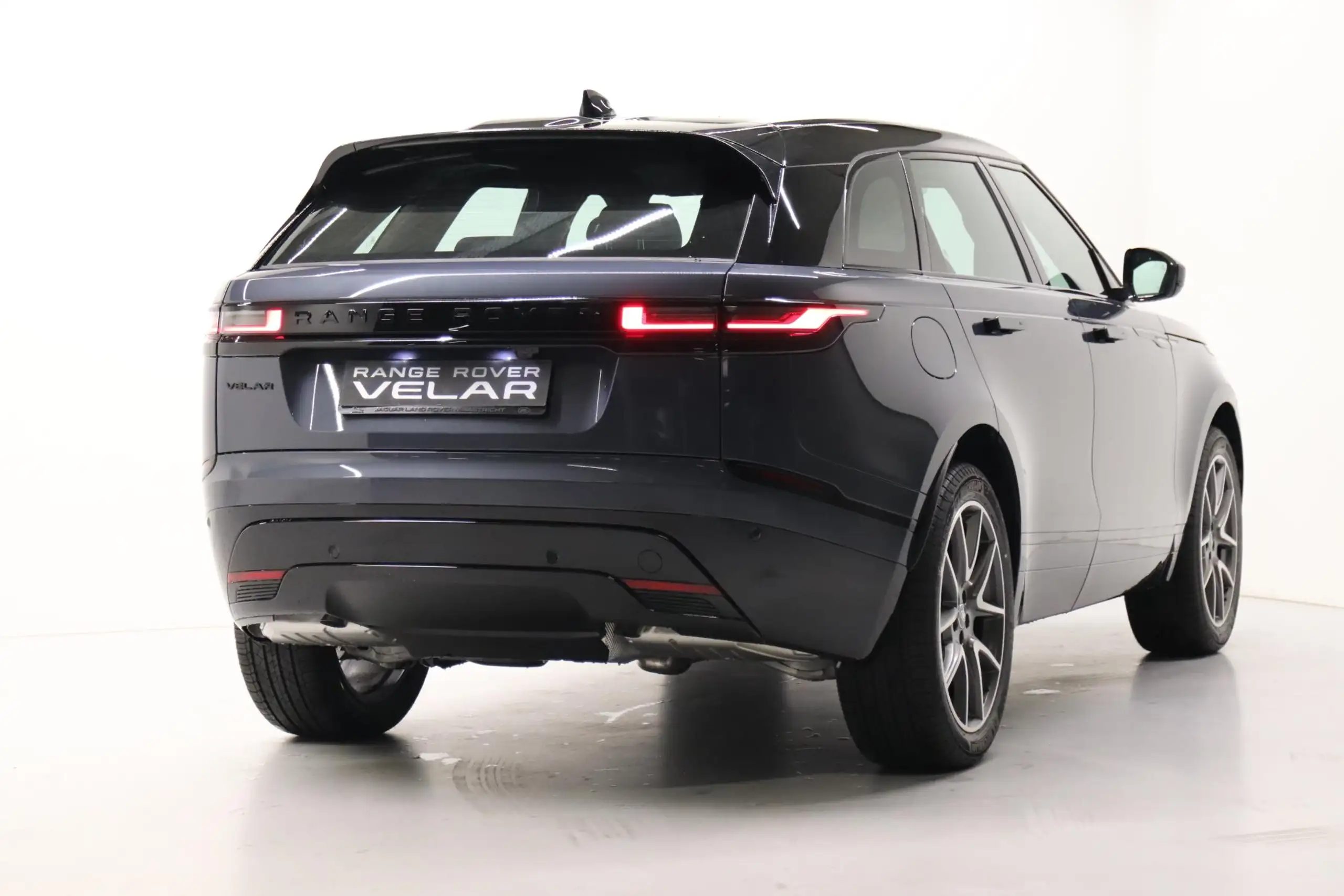 Land Rover - Range Rover Velar