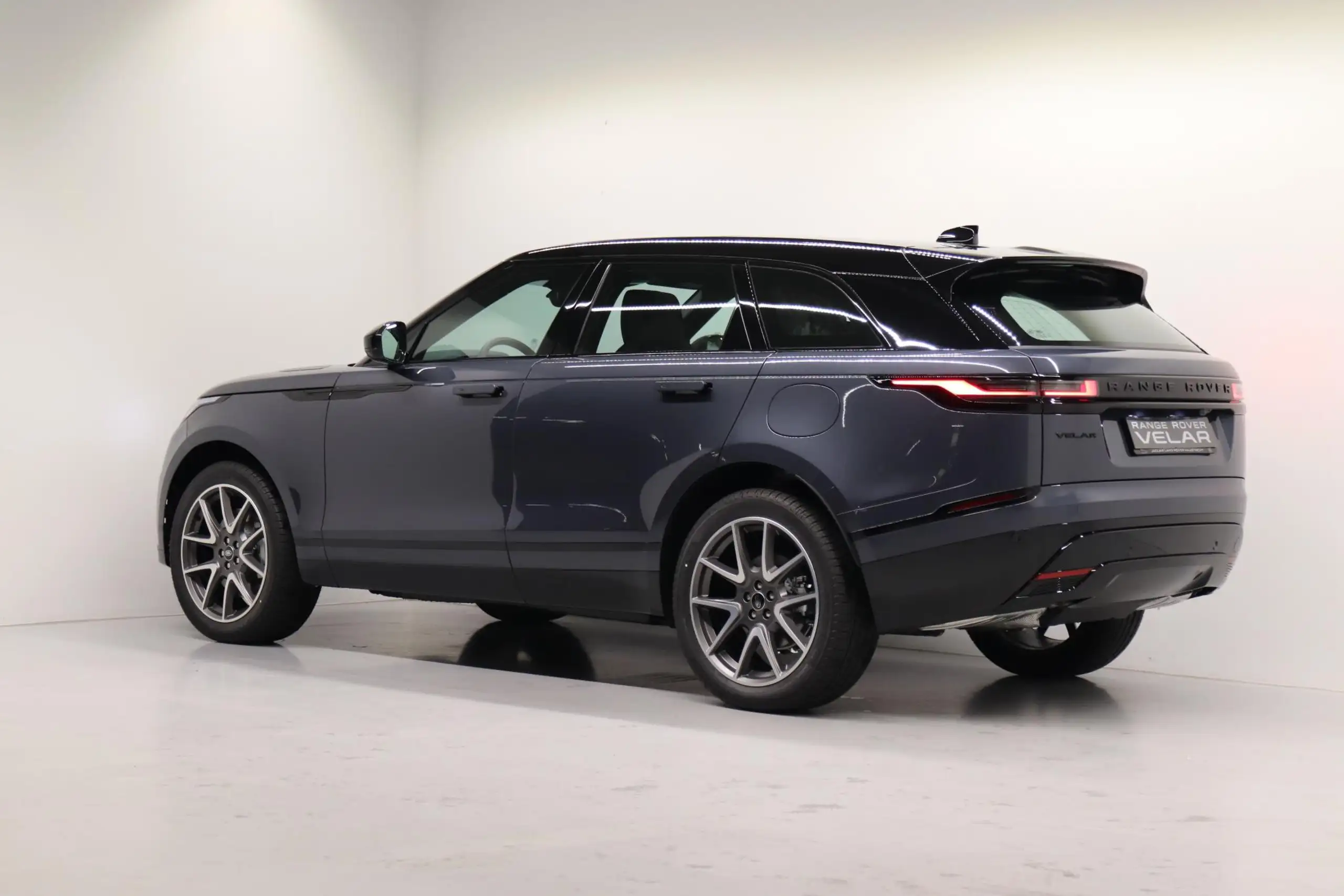 Land Rover - Range Rover Velar