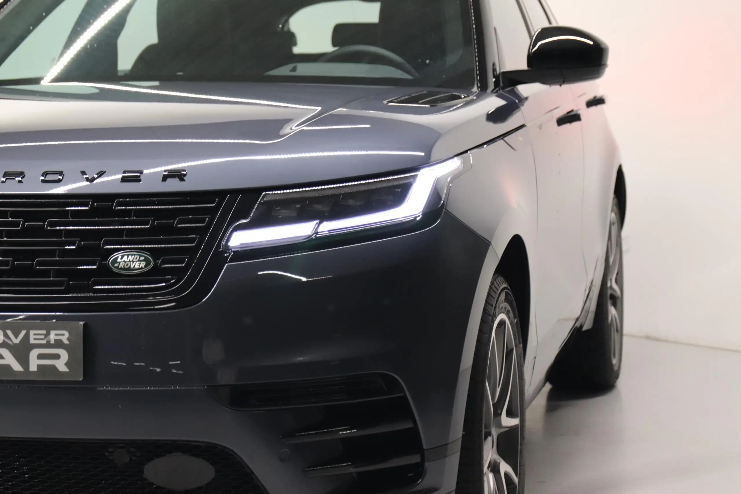 Land Rover - Range Rover Velar