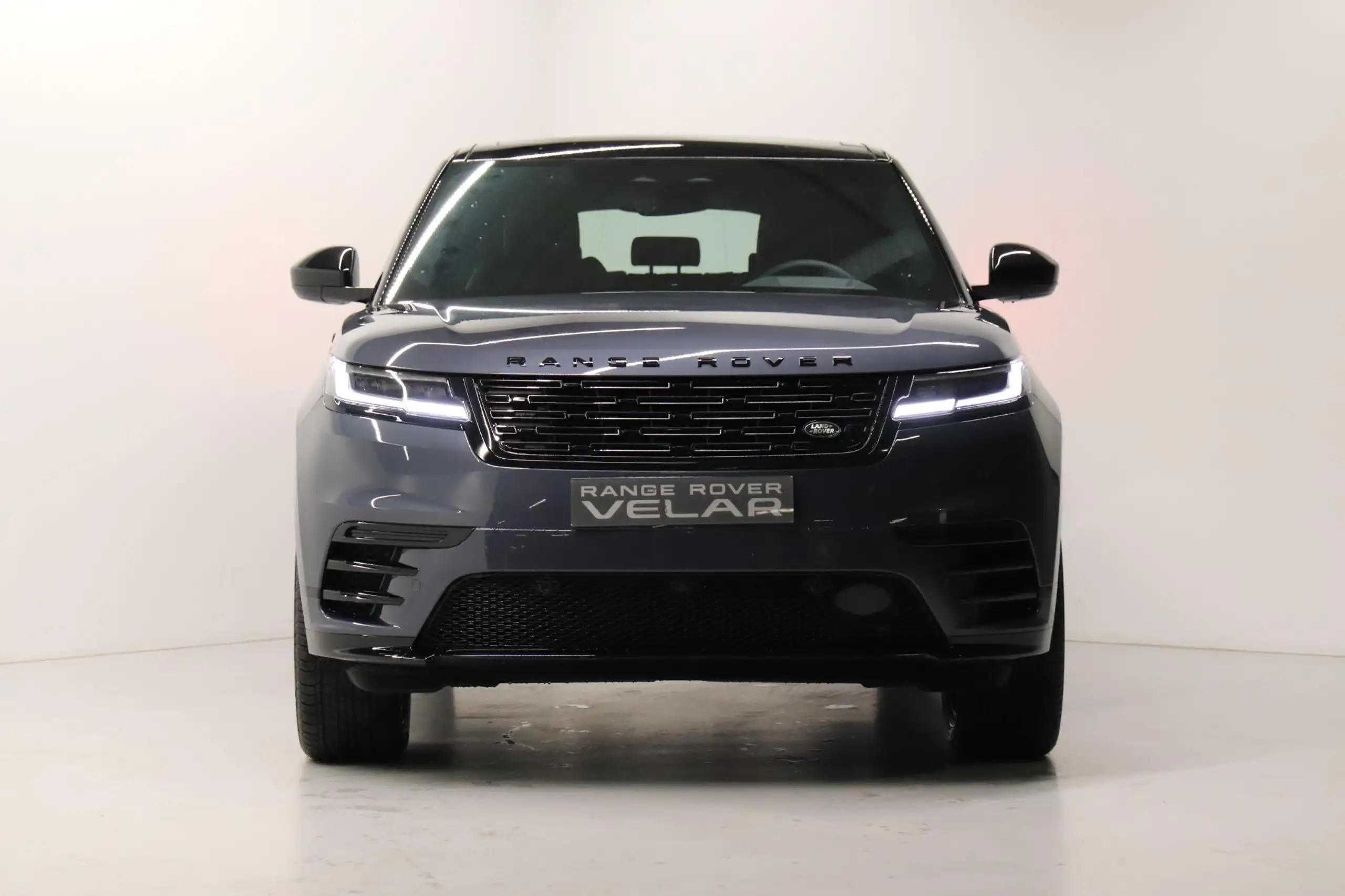 Land Rover - Range Rover Velar