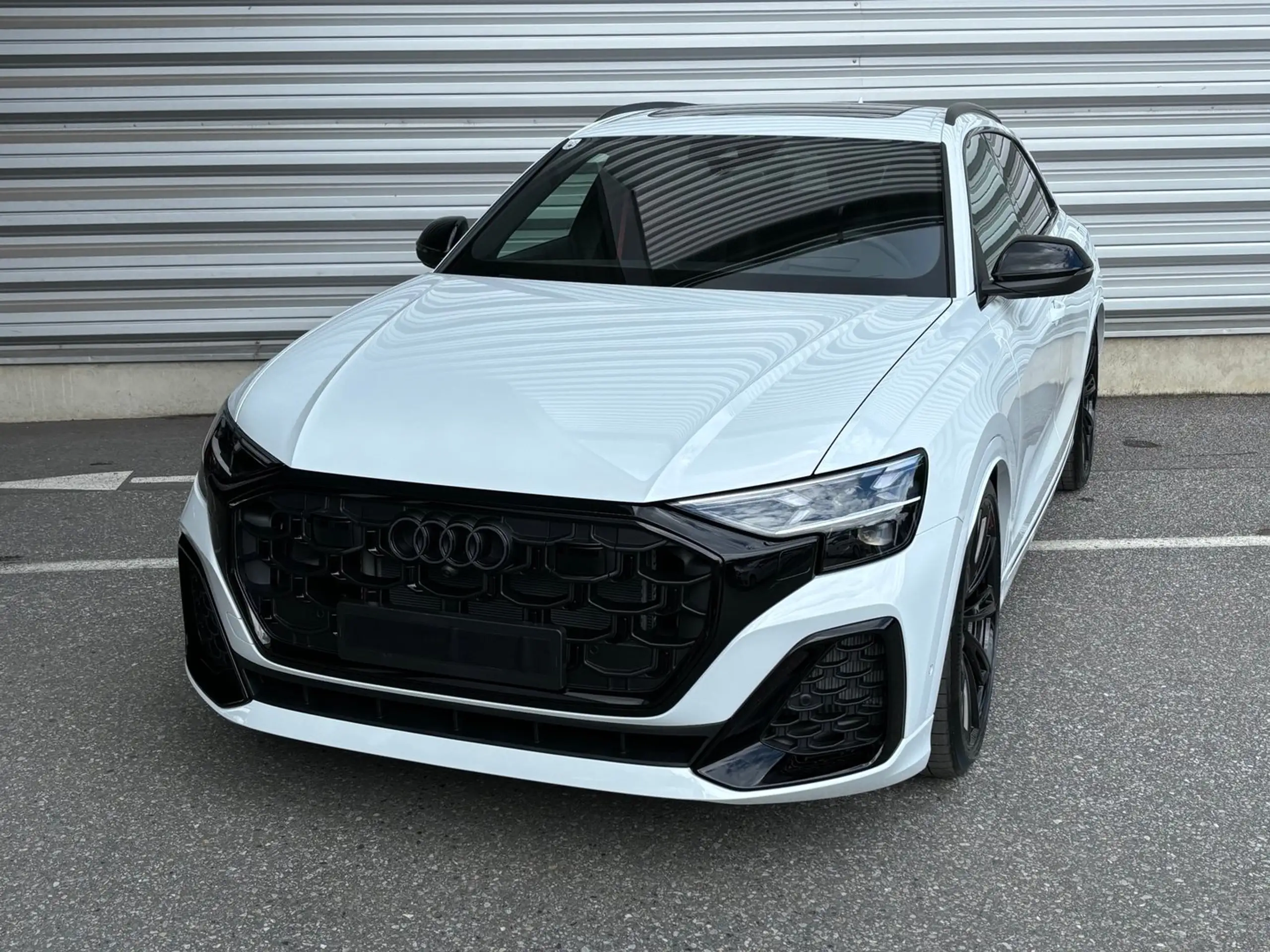 Audi - Q8