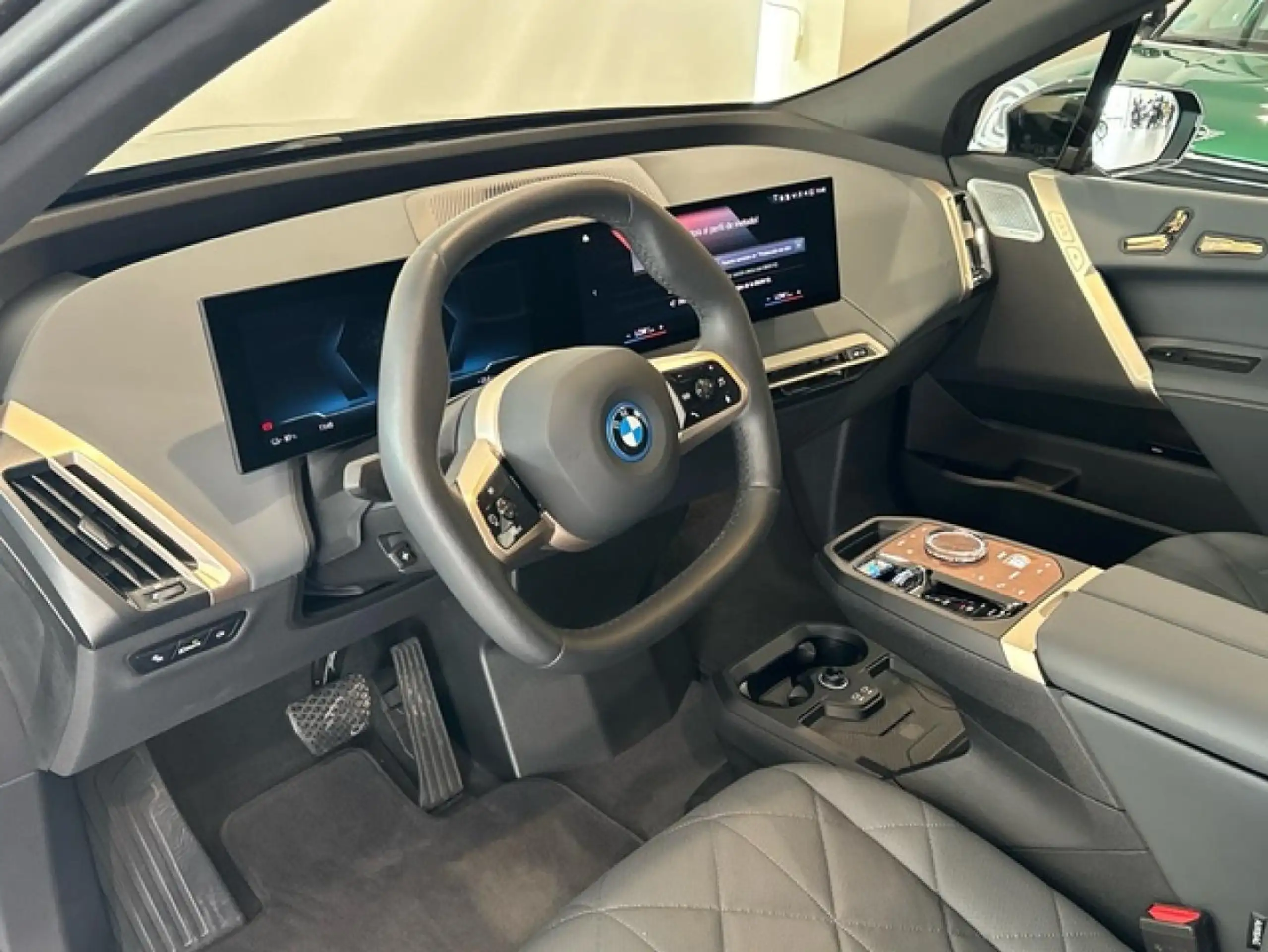 BMW - iX