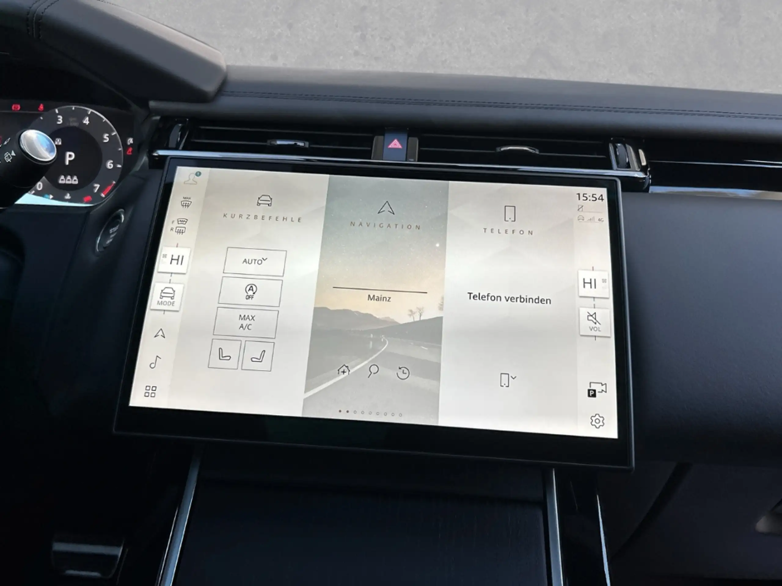 Land Rover - Range Rover Velar