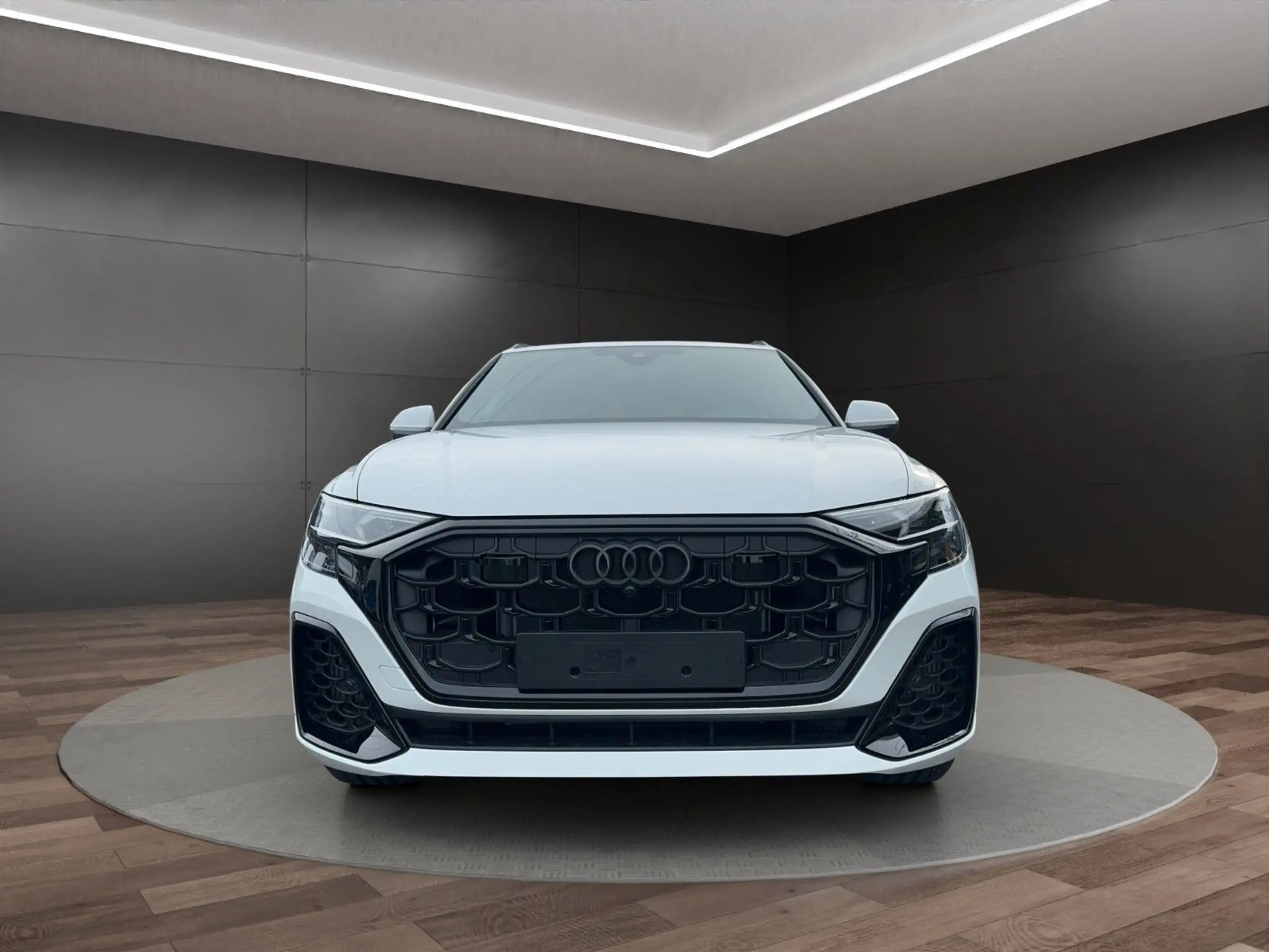 Audi - Q8