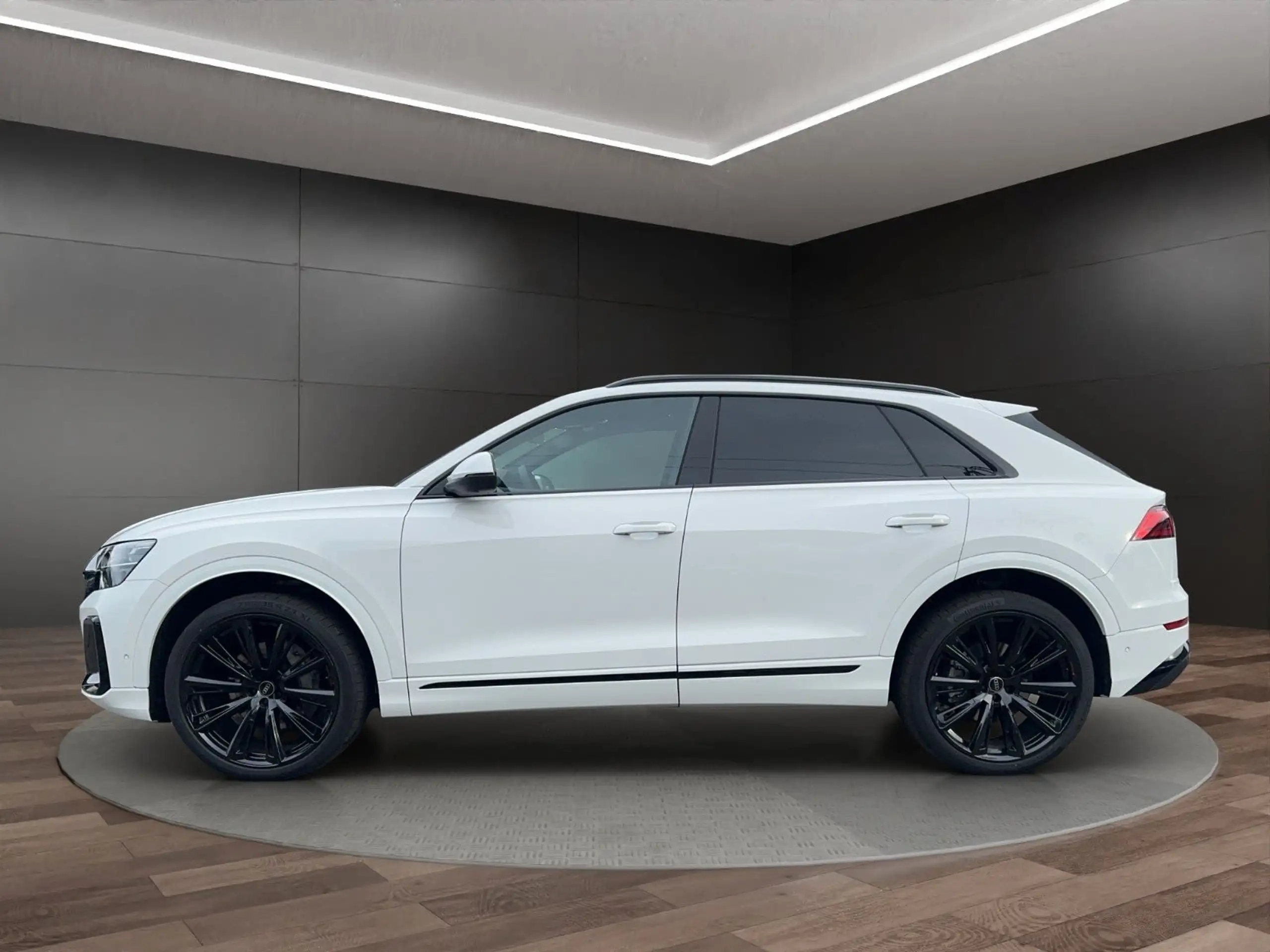 Audi - Q8