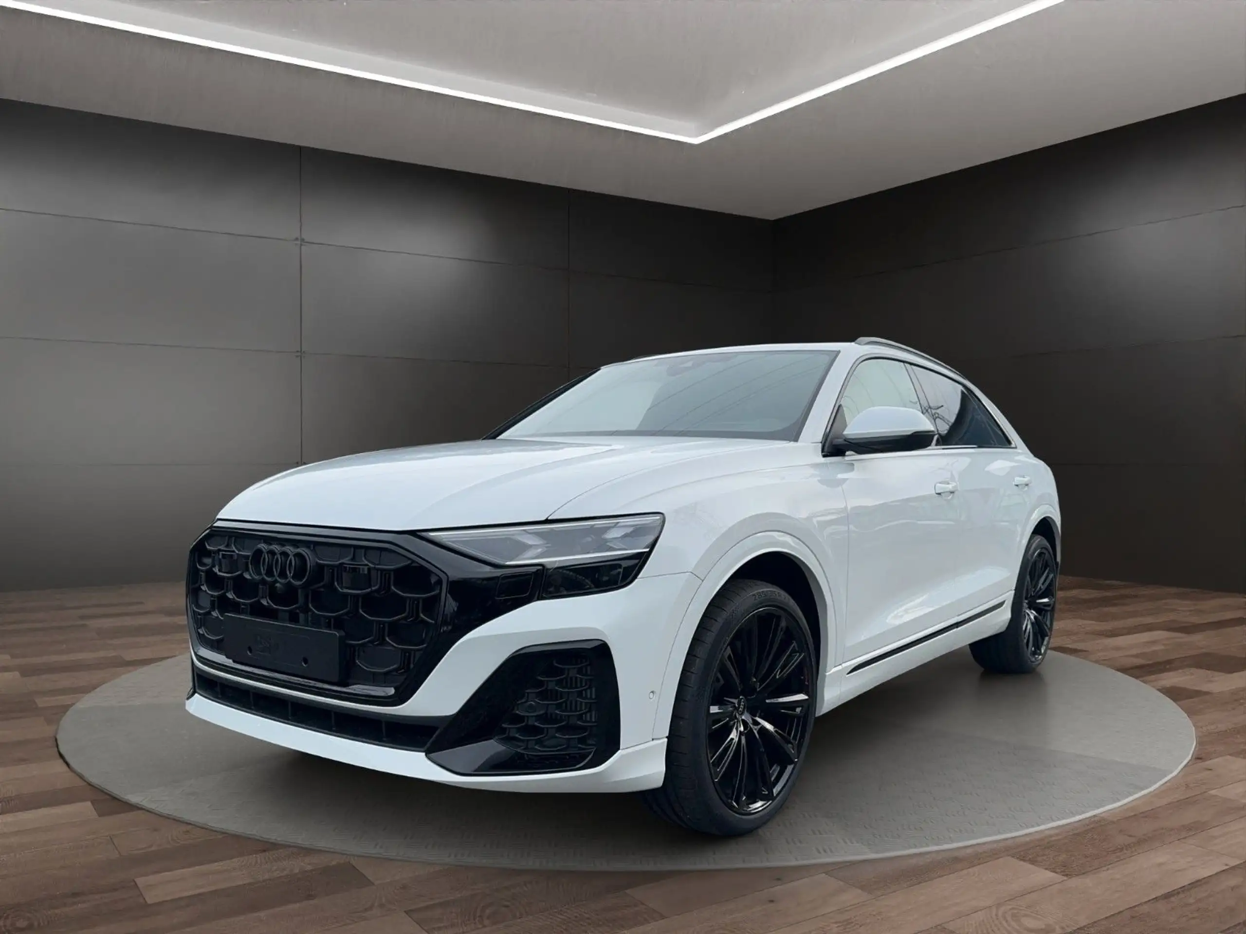 Audi - Q8