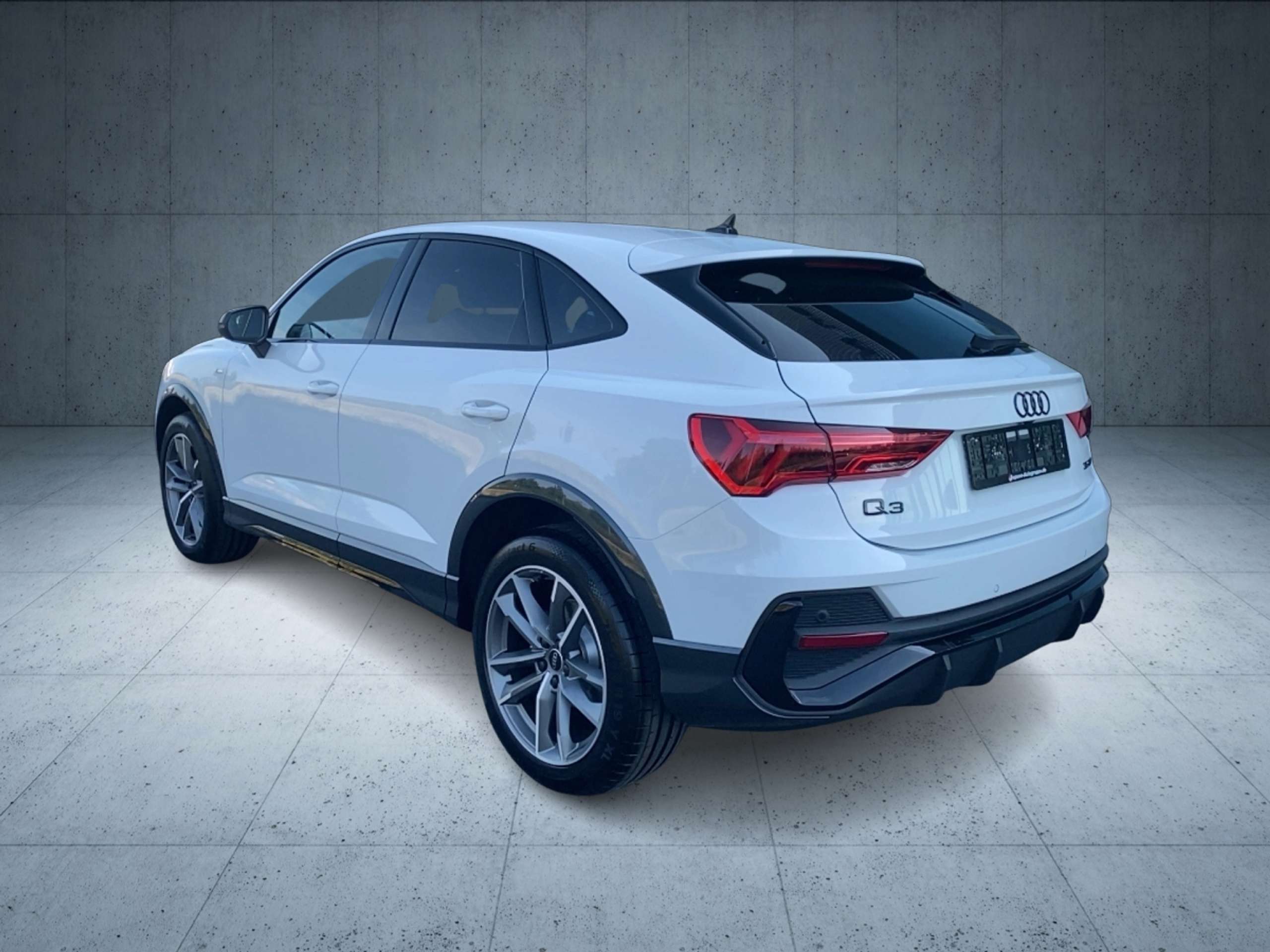 Audi - Q3