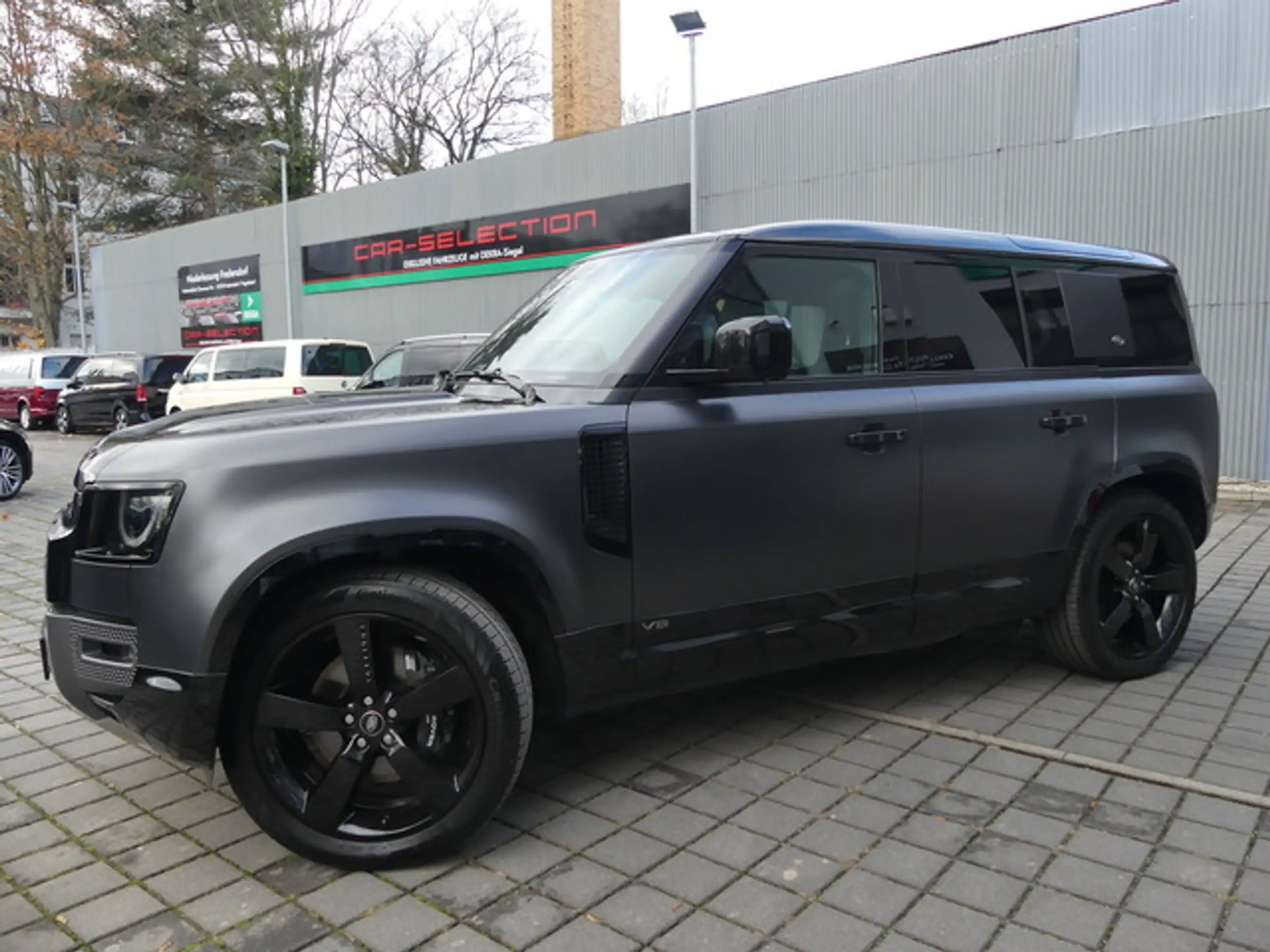 Land Rover - Defender