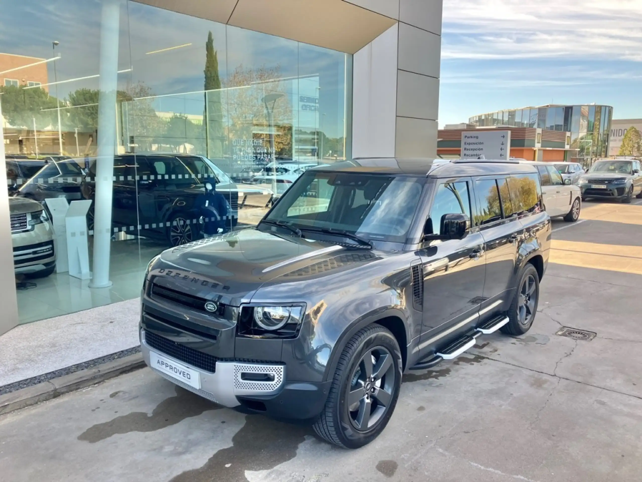 Land Rover - Defender