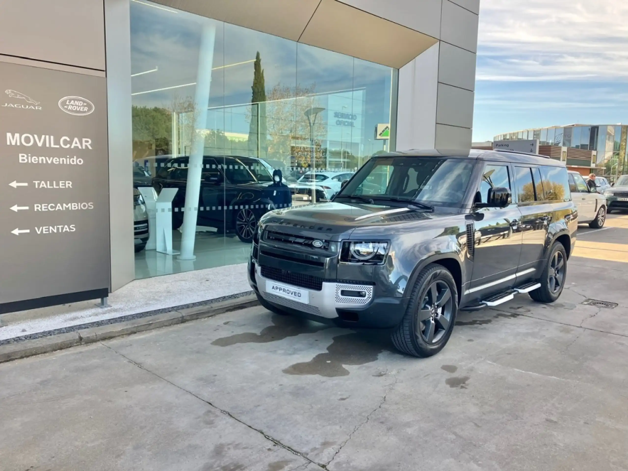 Land Rover Defender 2024