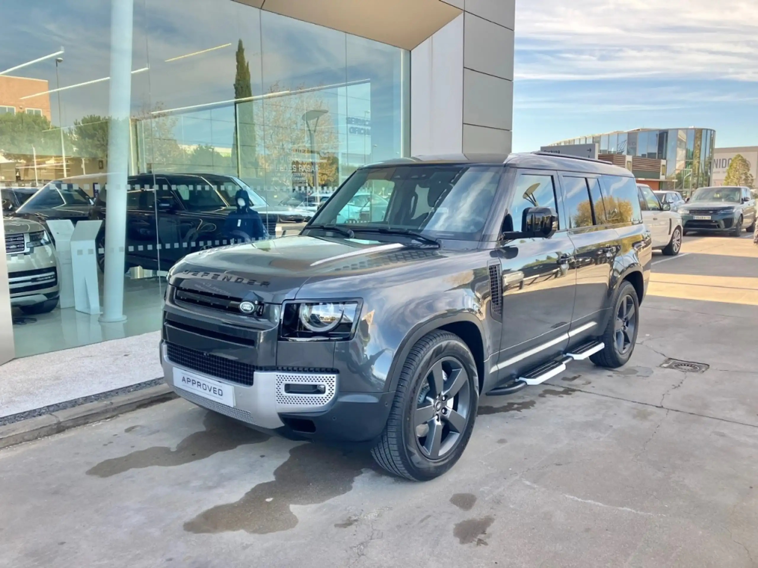 Land Rover - Defender