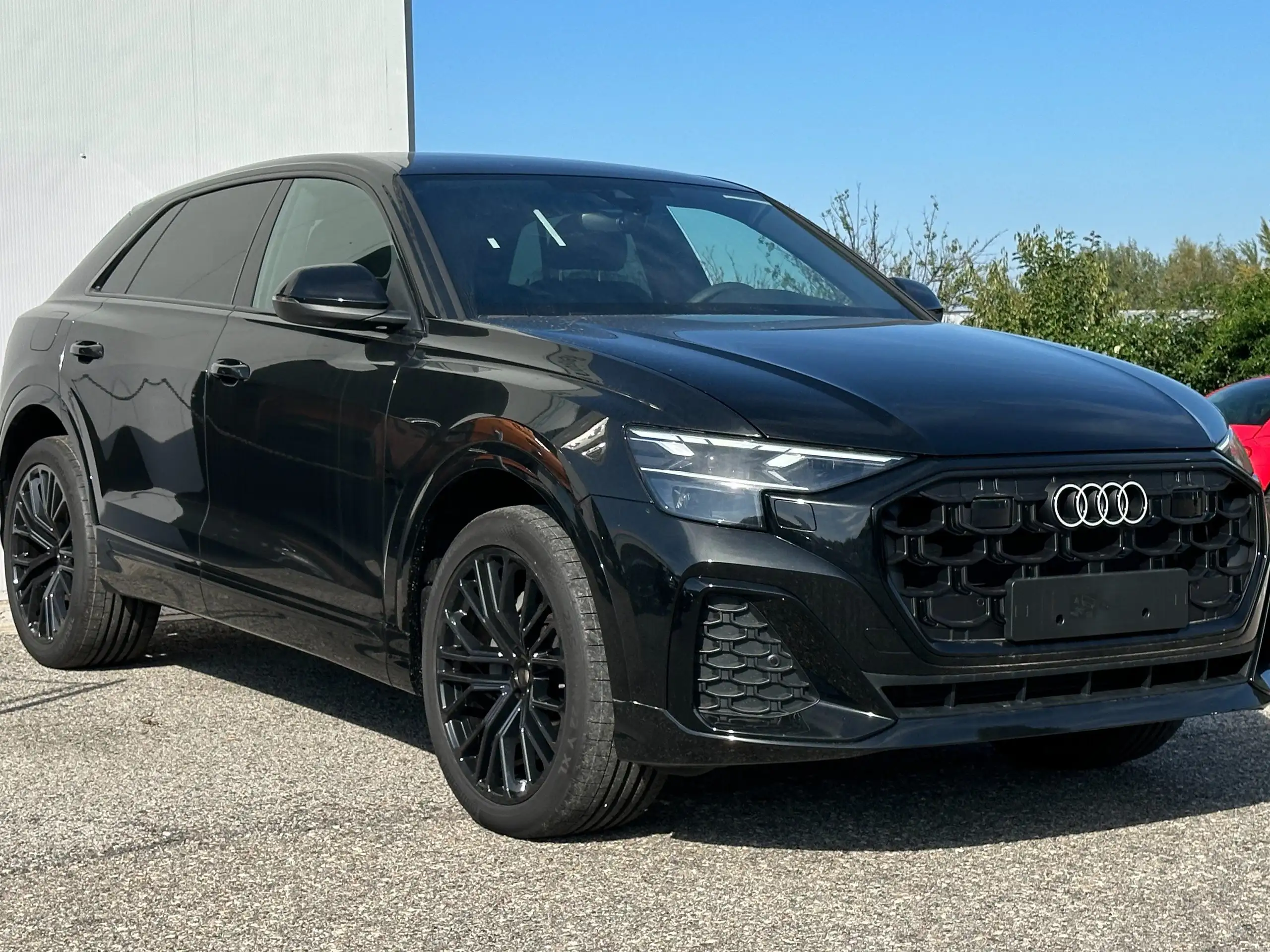 Audi - Q8