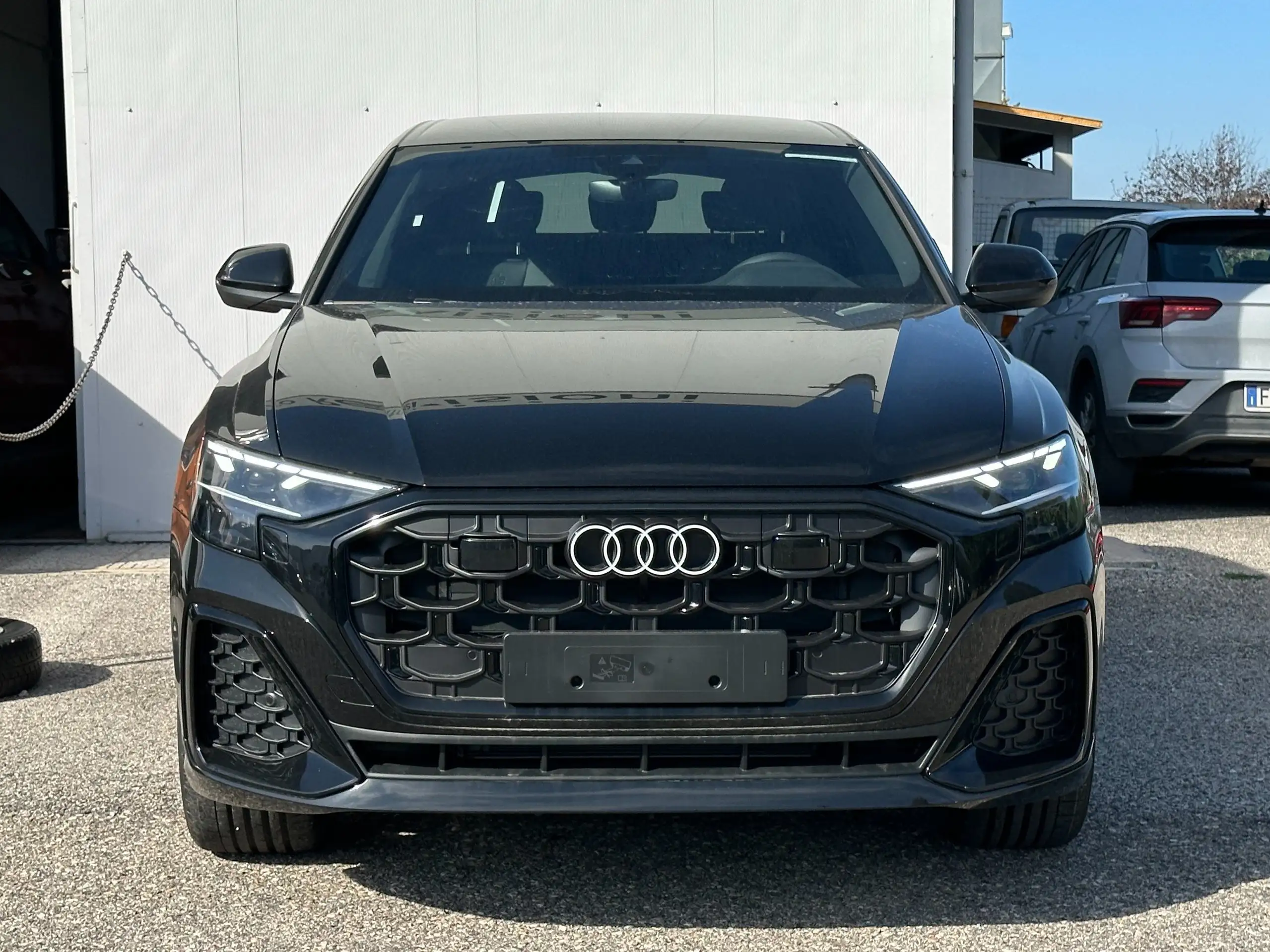 Audi - Q8