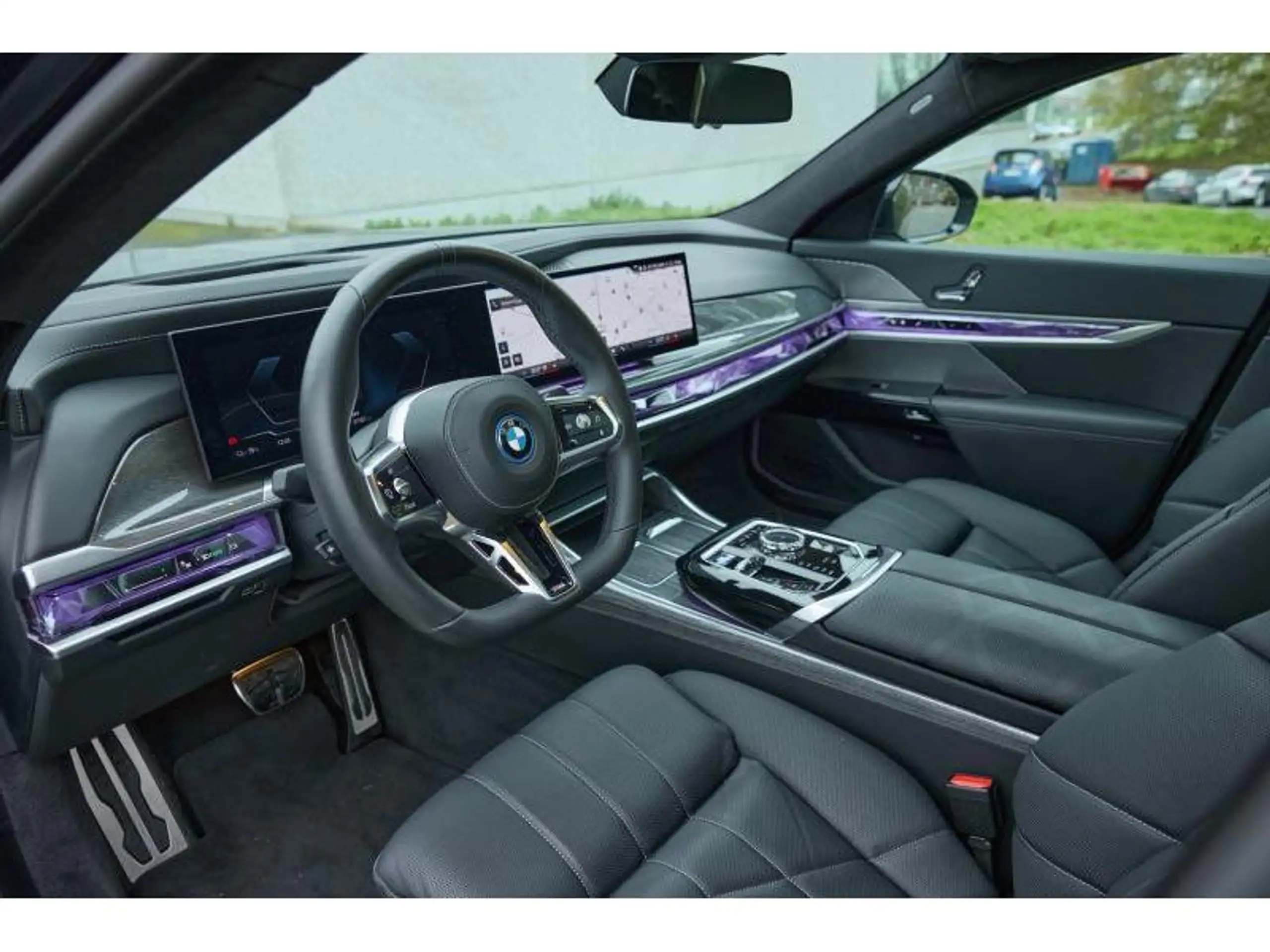 BMW - i7