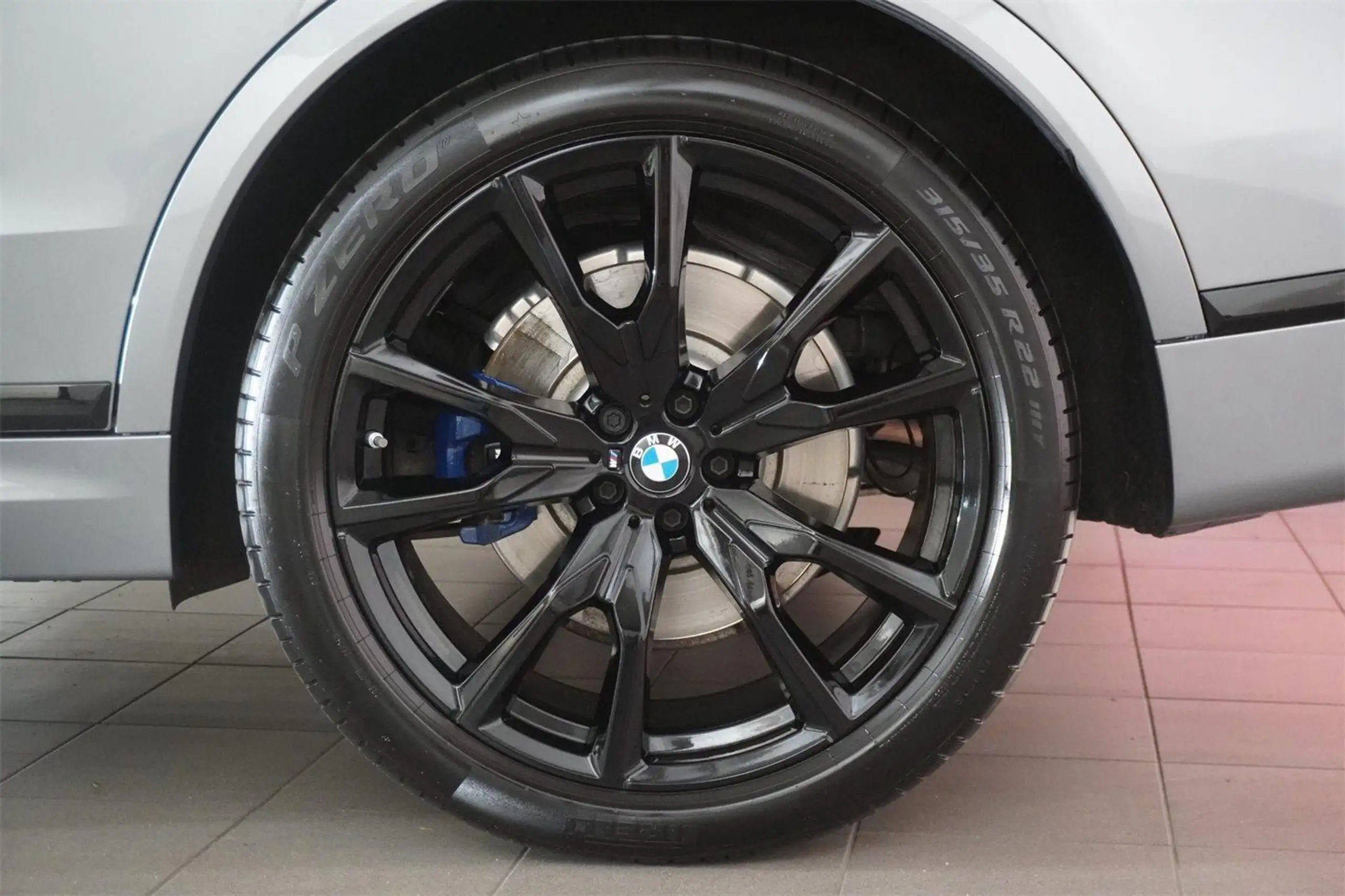 BMW - X7