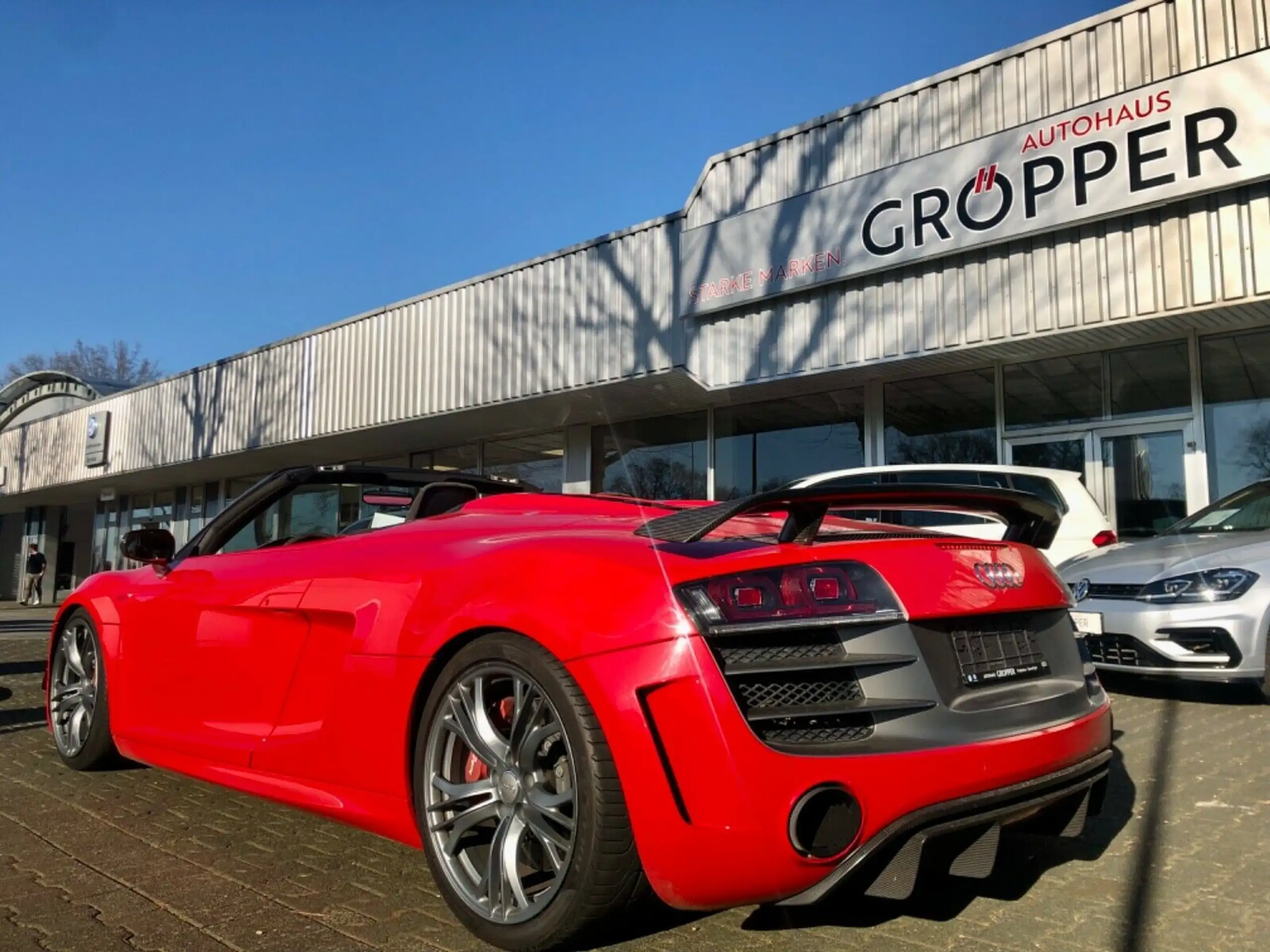 Audi - R8