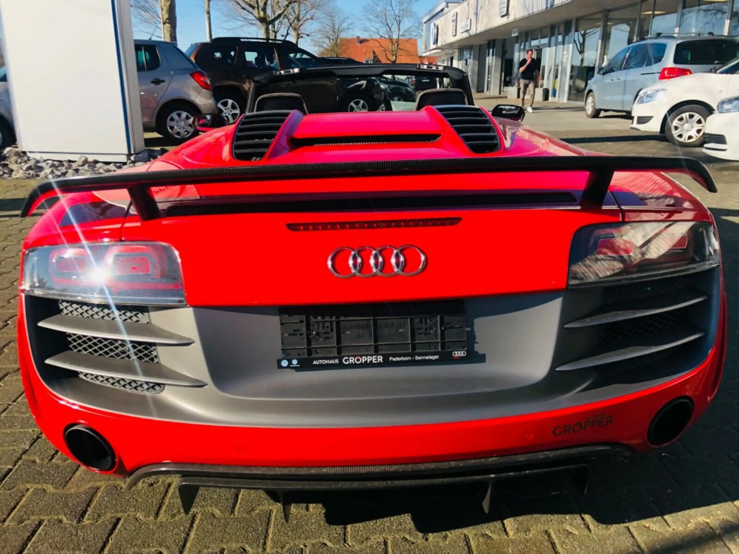 Audi - R8