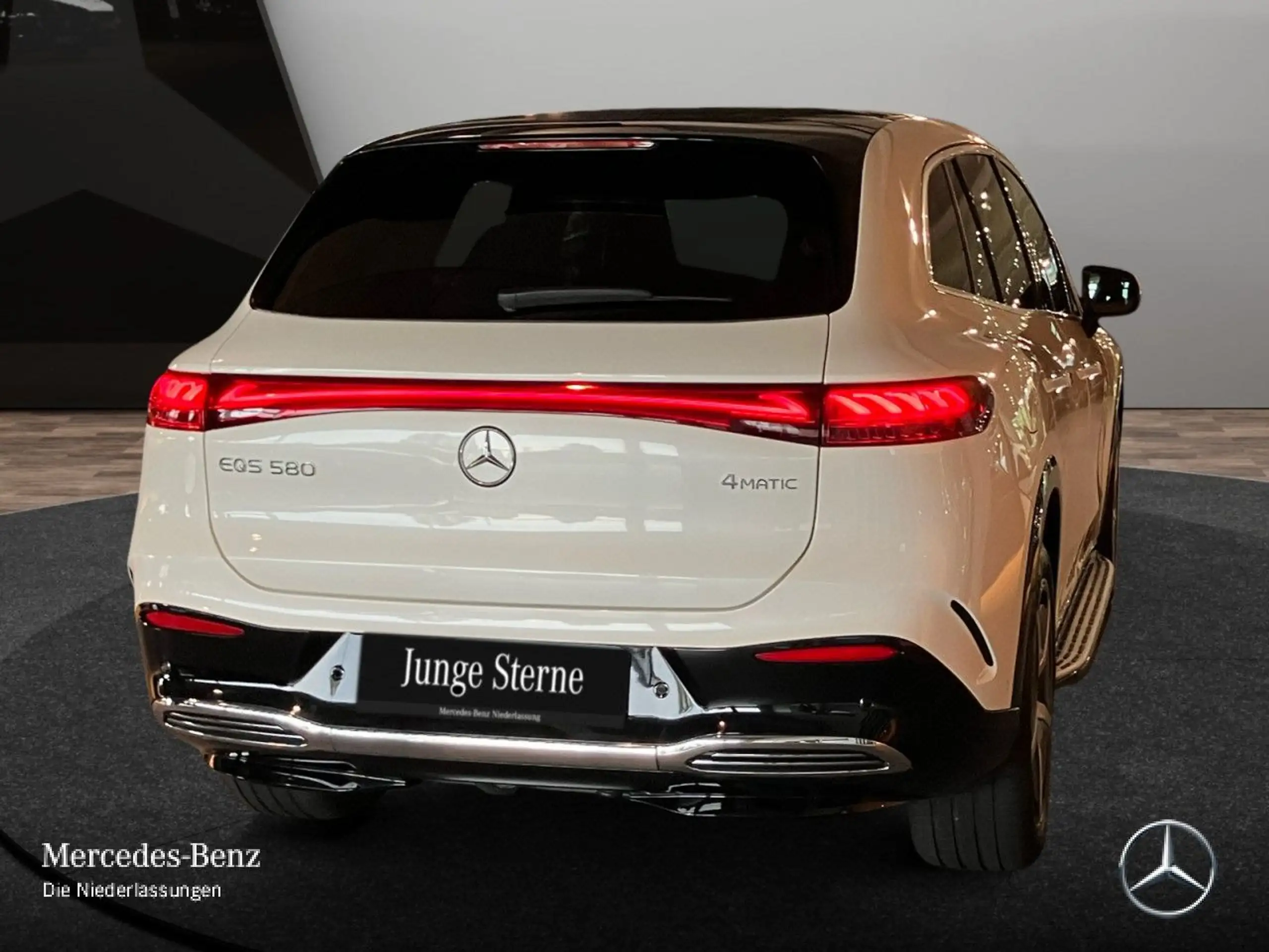 Mercedes-Benz - EQS SUV