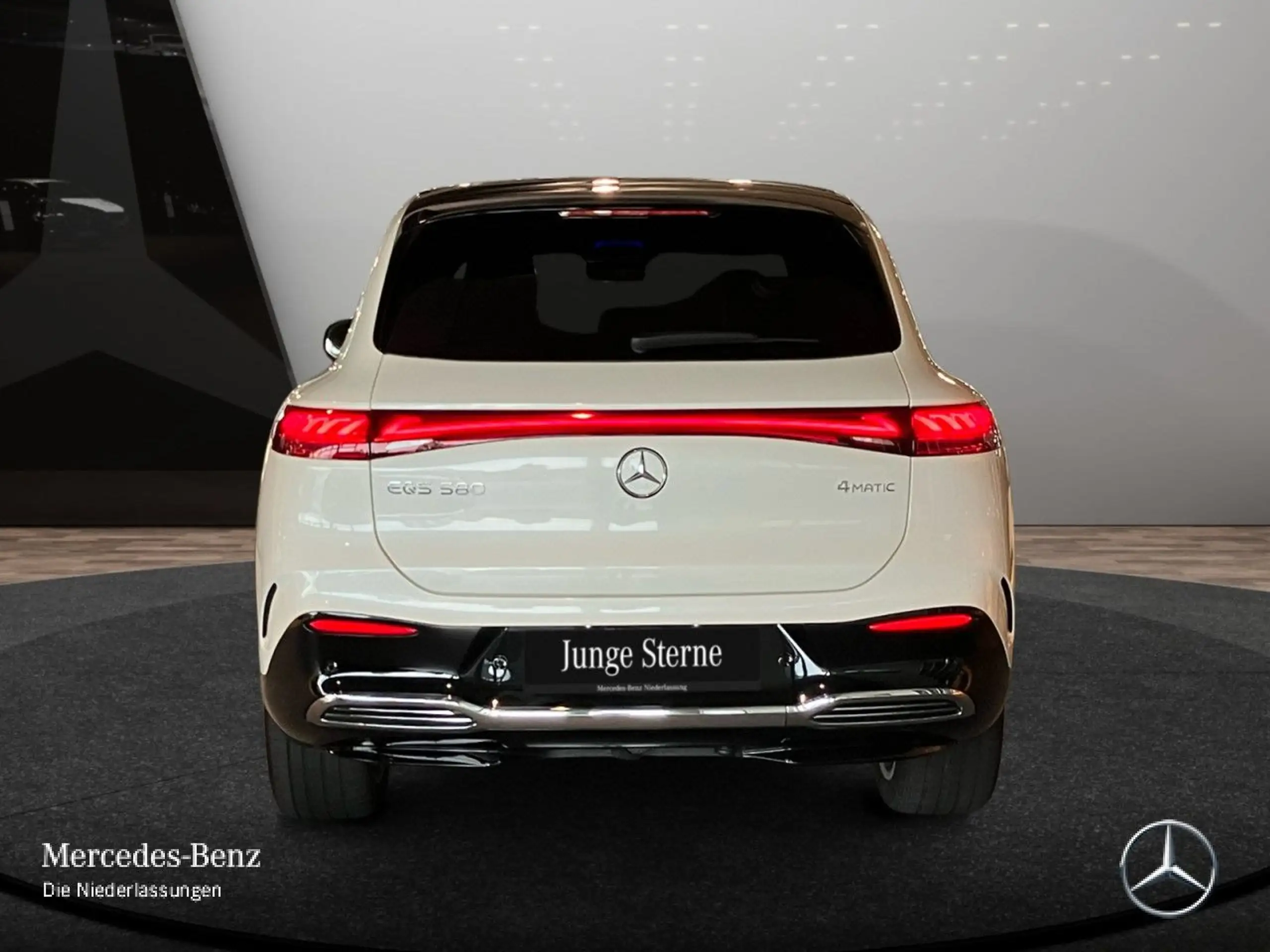 Mercedes-Benz - EQS SUV