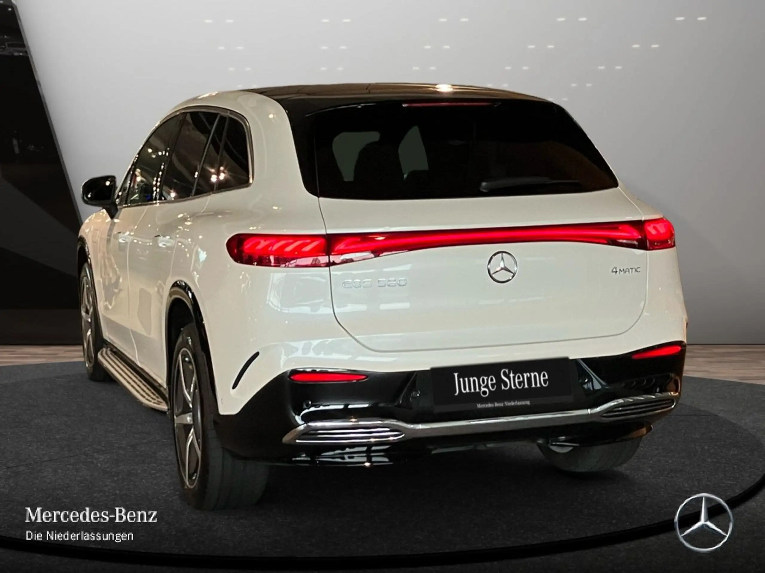 Mercedes-Benz - EQS SUV