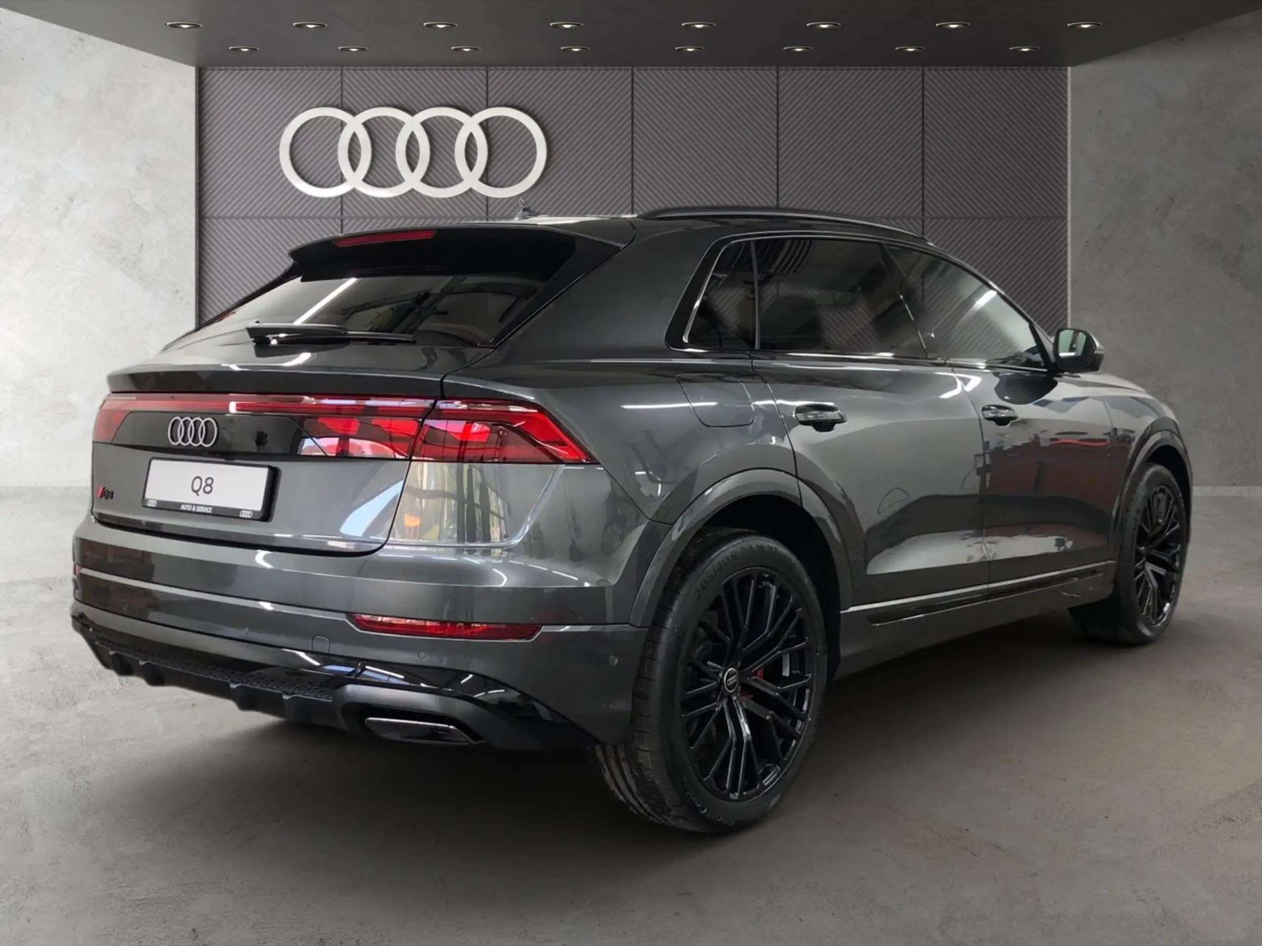 Audi - Q8