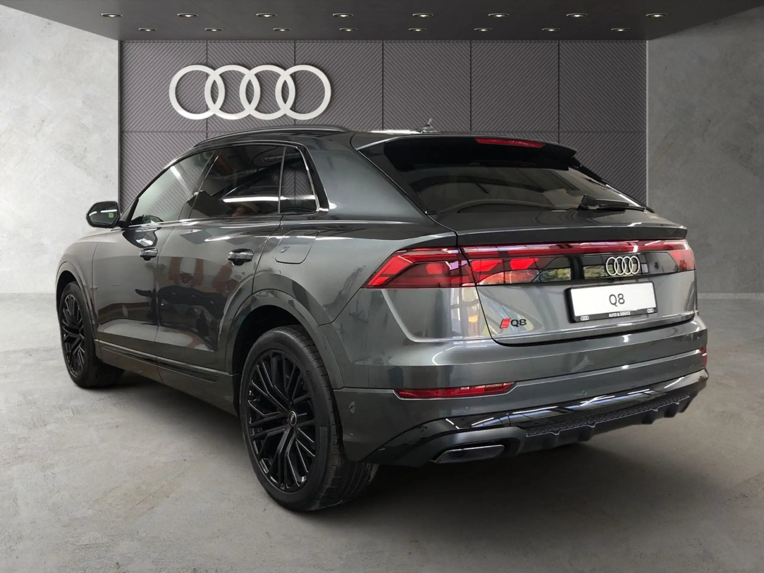 Audi - Q8