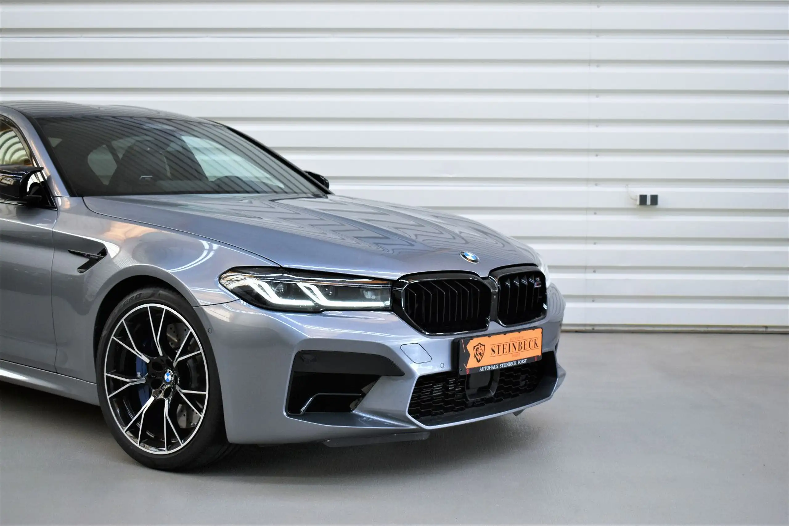 BMW - M5