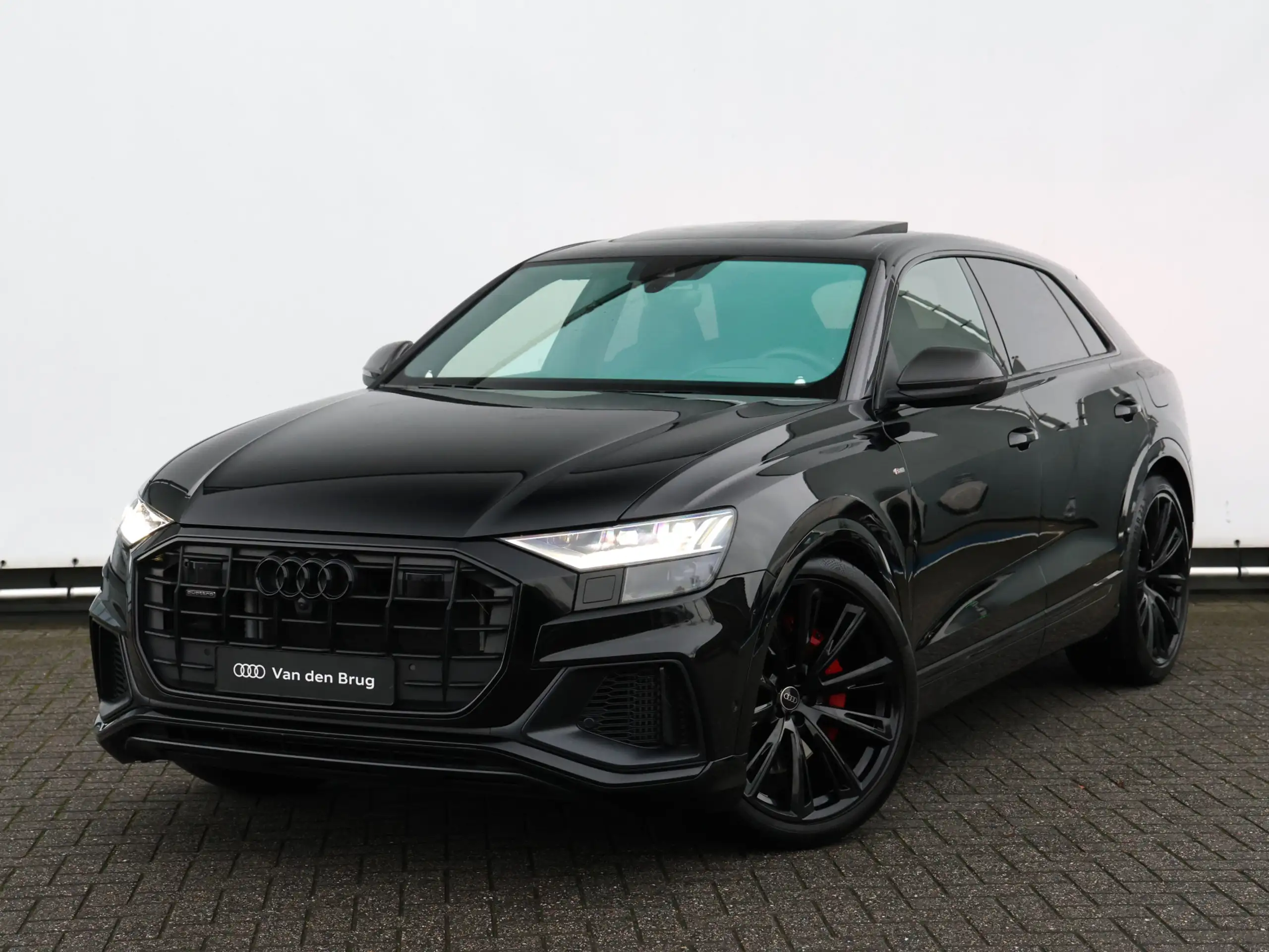 Audi - Q8