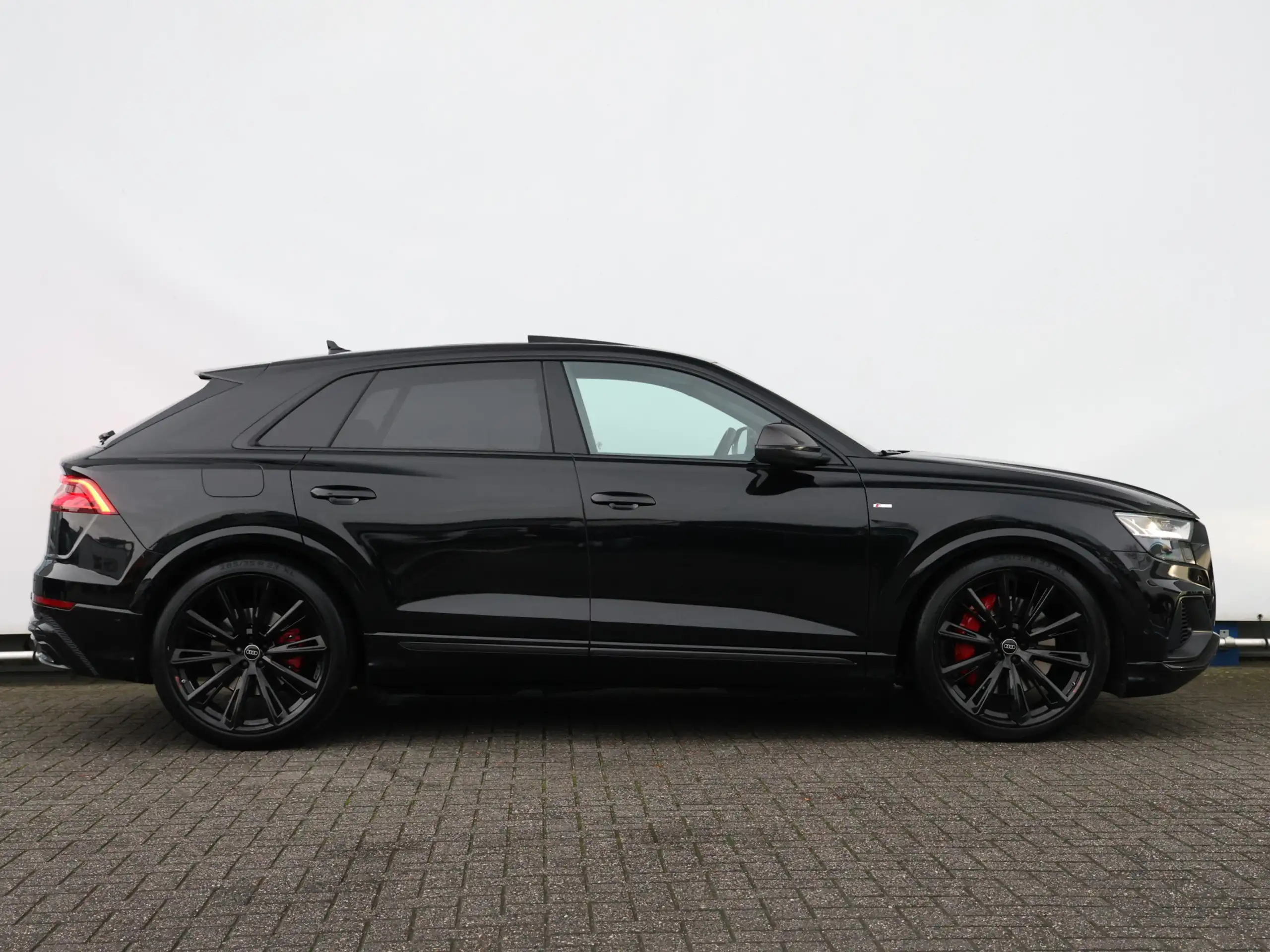 Audi - Q8